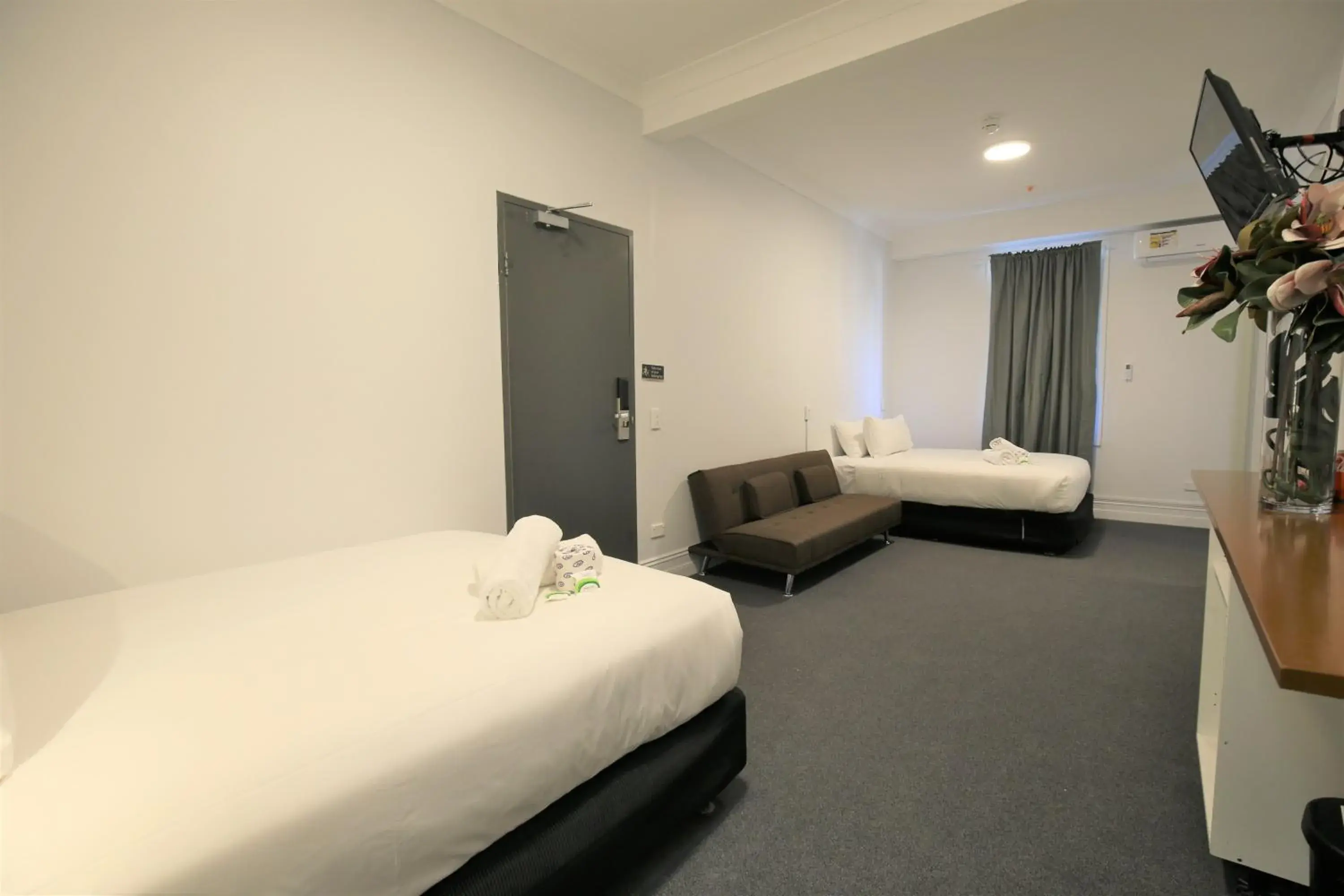 Bedroom, Bed in Newtown Budget Hotel