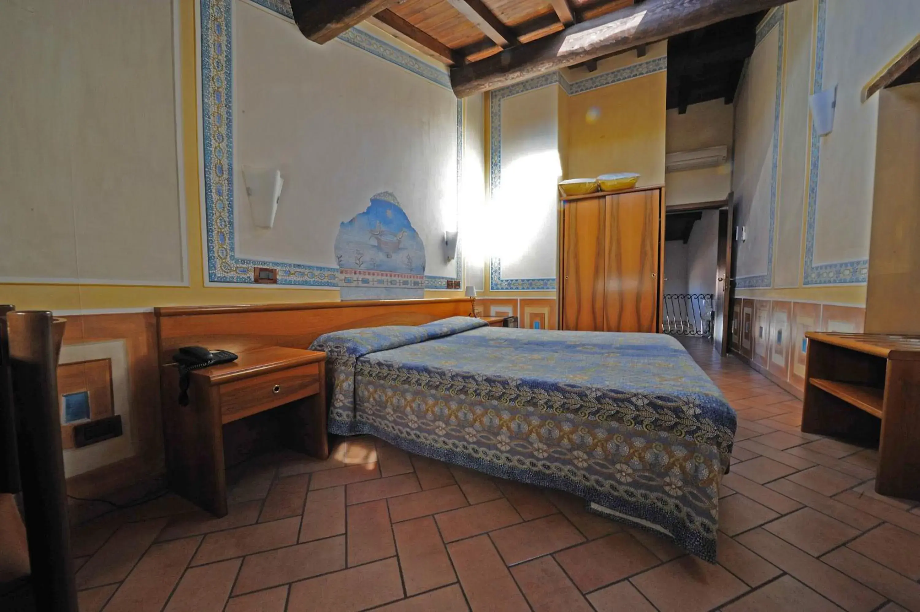 Photo of the whole room, Bed in Albergo Giulia Gonzaga