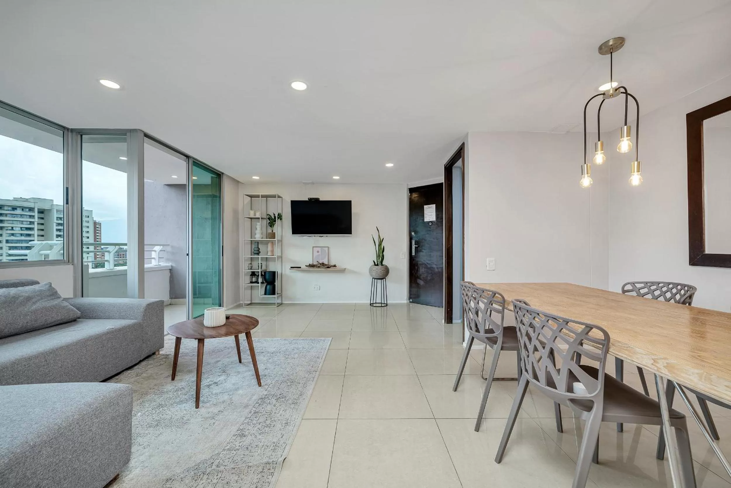 Living room in Apartamentos Poblado Alejandría by HOUSY HOST