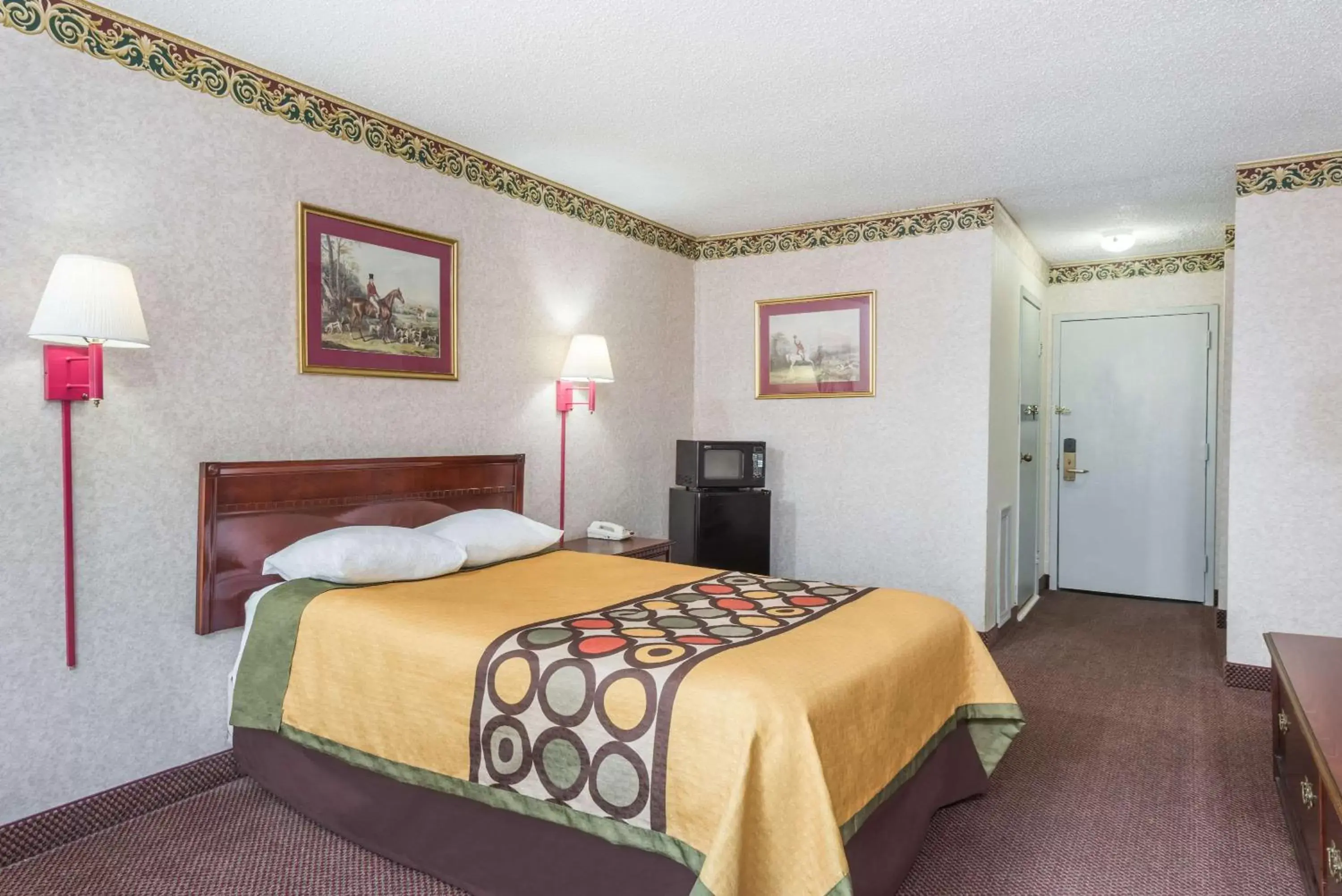 Photo of the whole room, Bed in Super 8 by Wyndham Hancock MD