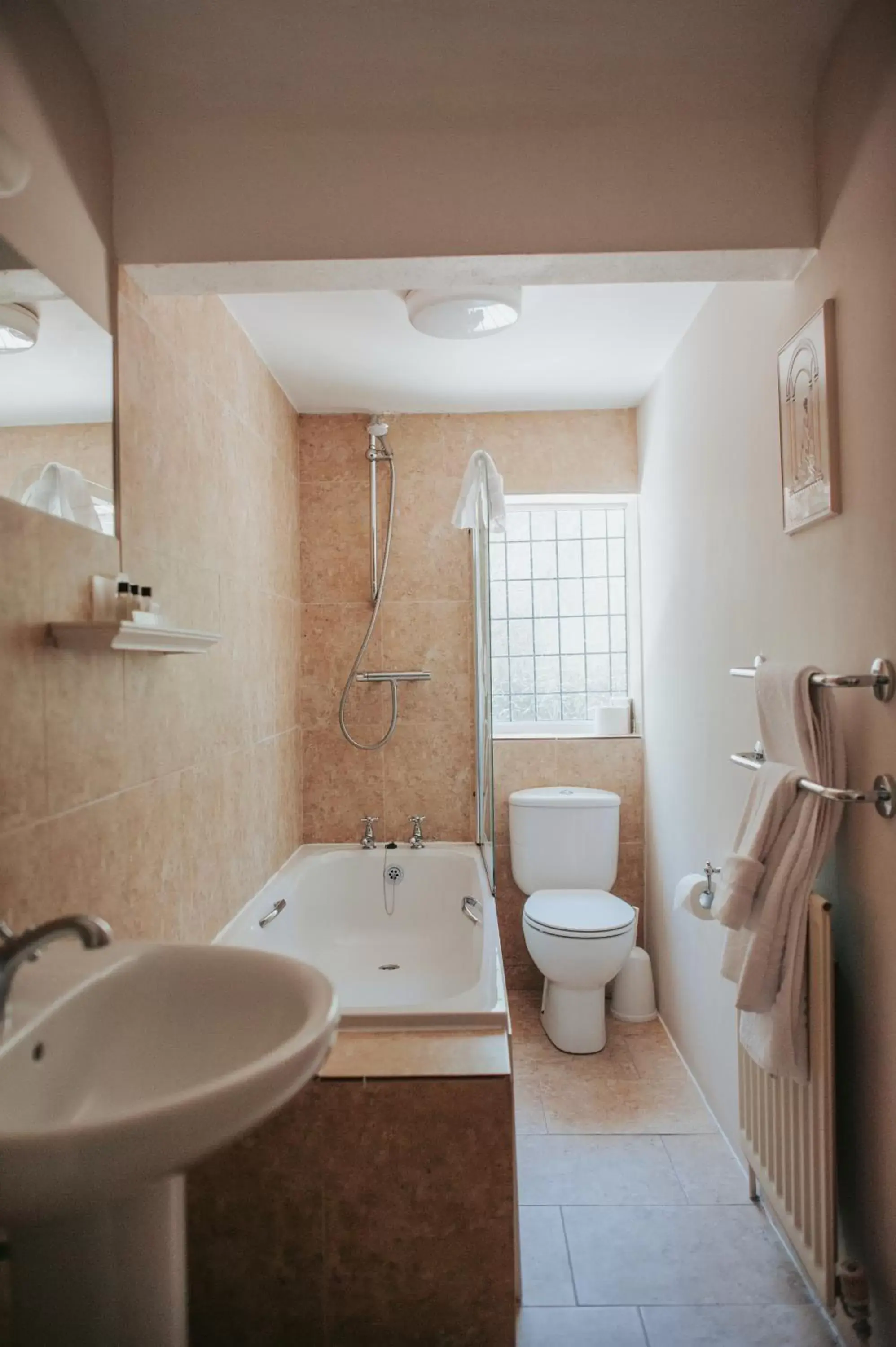 Bathroom in The Lordleaze Hotel And Restaurant