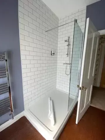 Shower, Bathroom in The Great Western Hotel