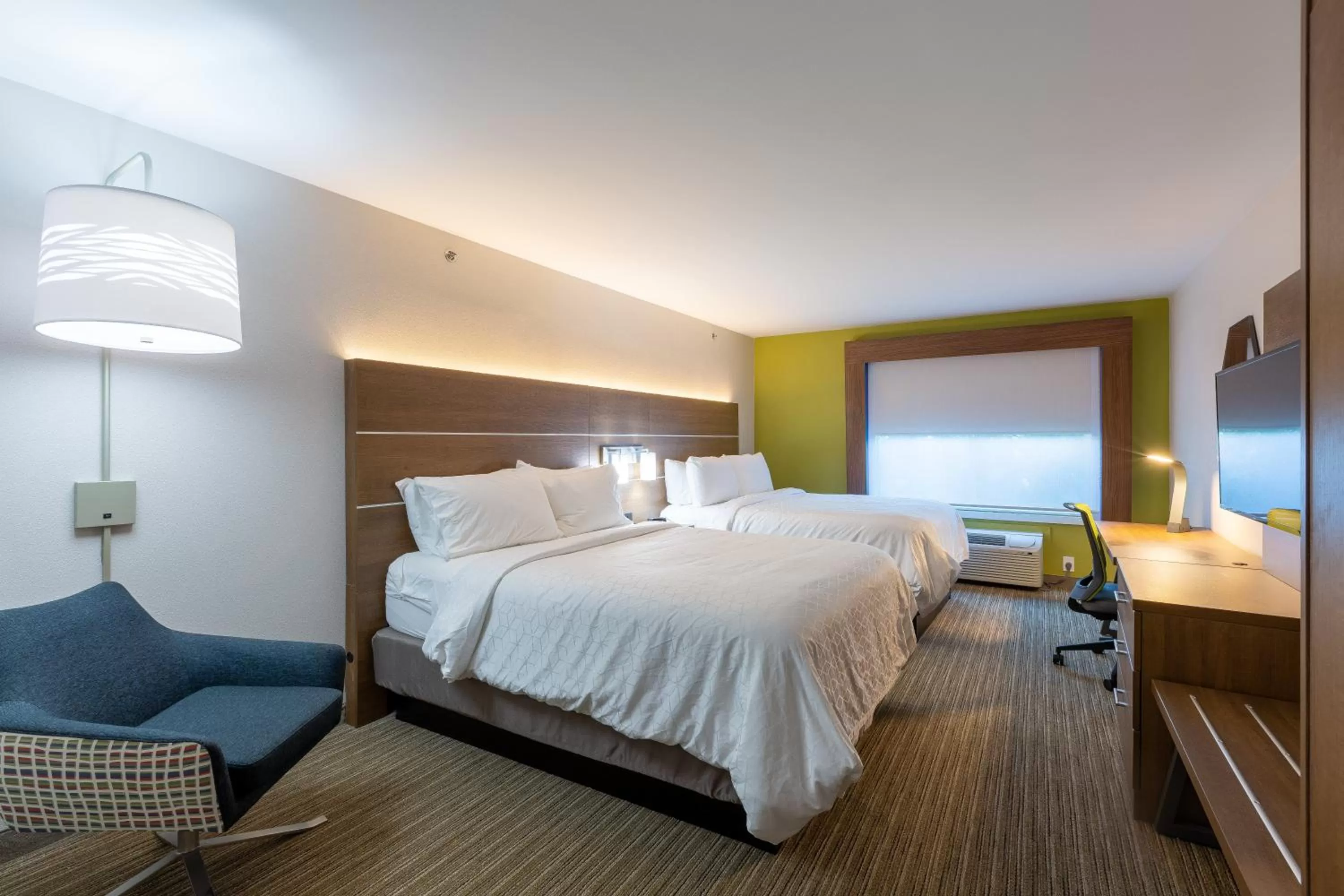Photo of the whole room, Bed in Holiday Inn Express & Suites Arlington North – Stadium Area by IHG