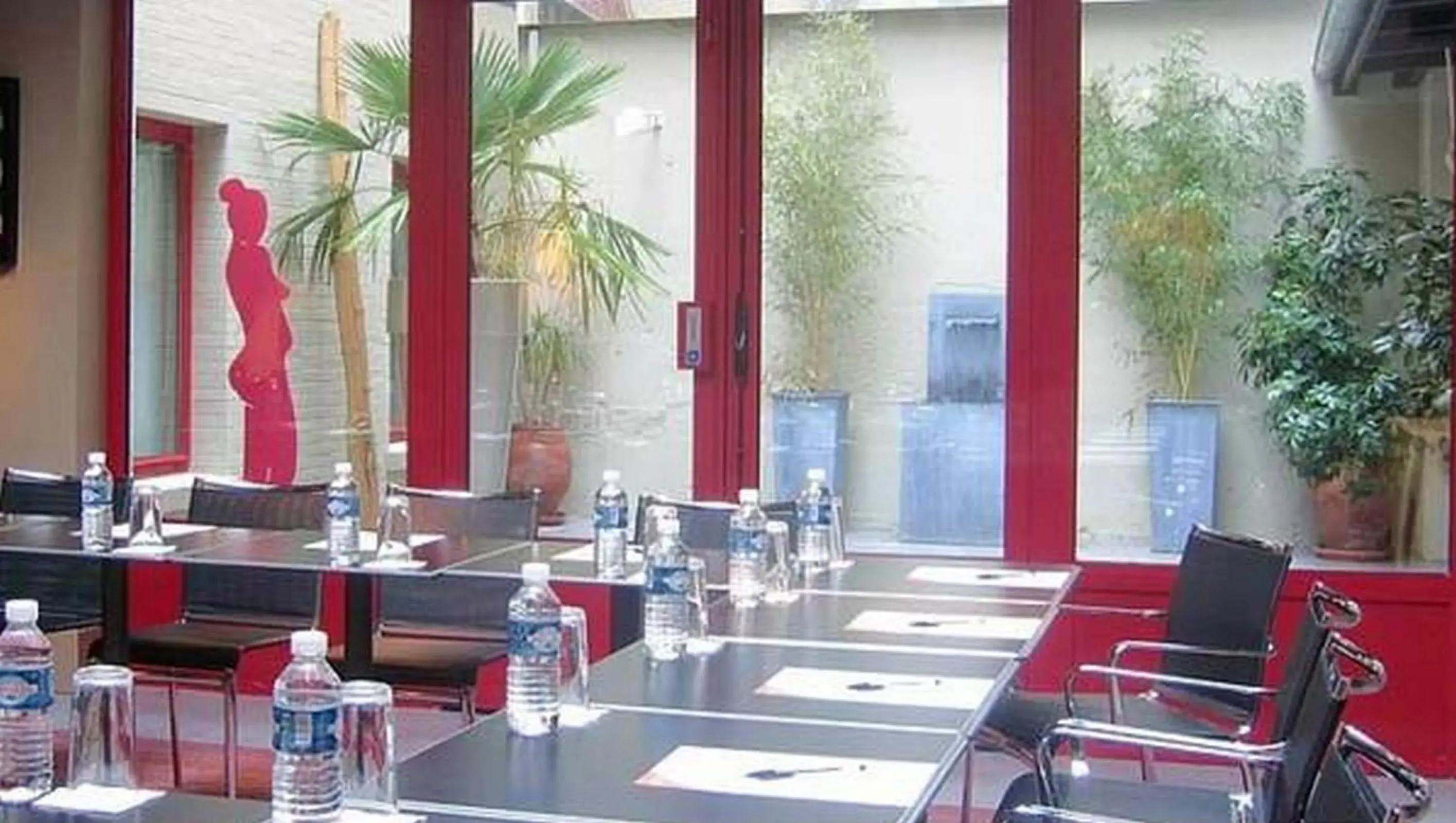 Business facilities in Porte de Versailles Hotel