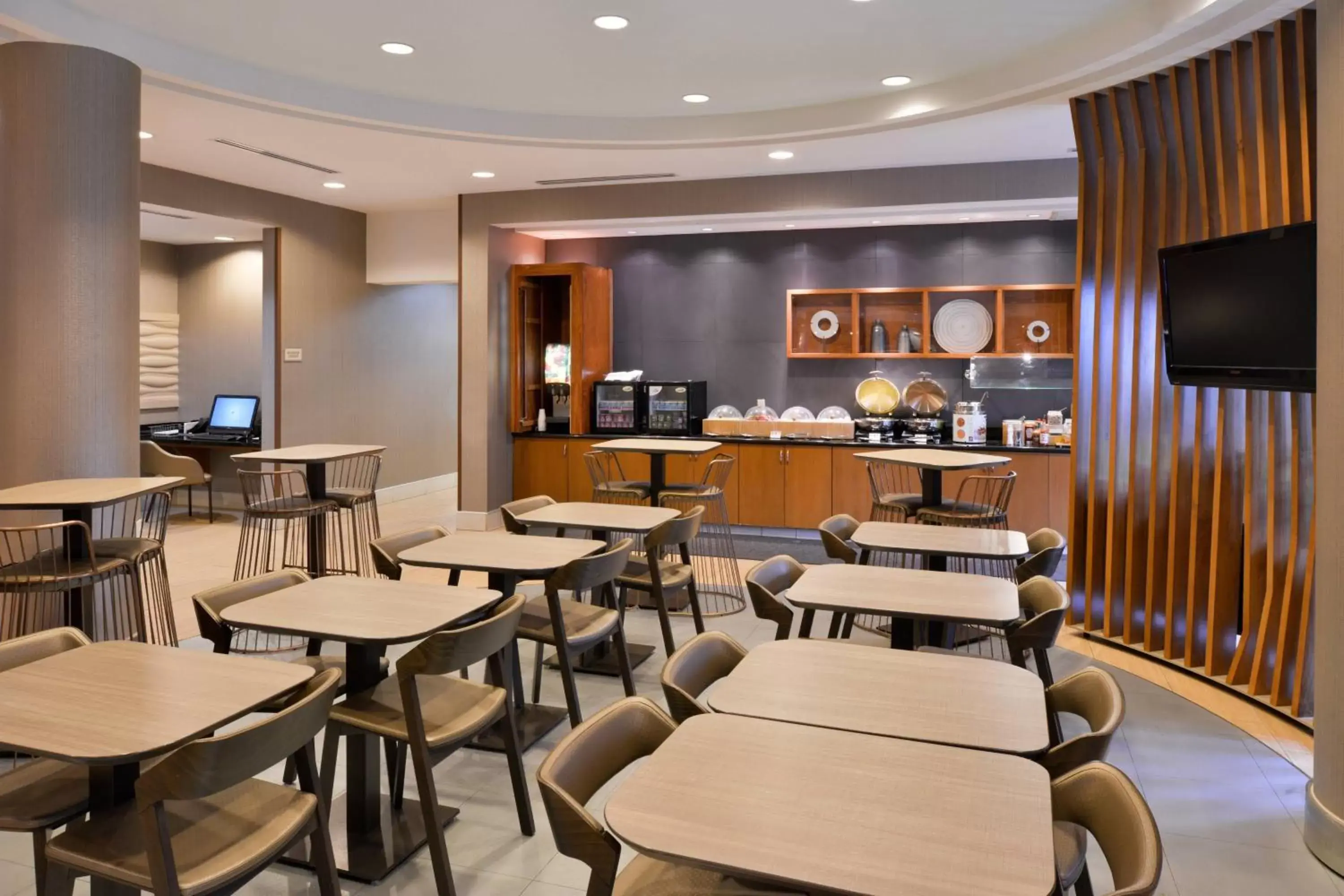 Breakfast, Restaurant/Places to Eat in SpringHill Suites by Marriott Corona Riverside