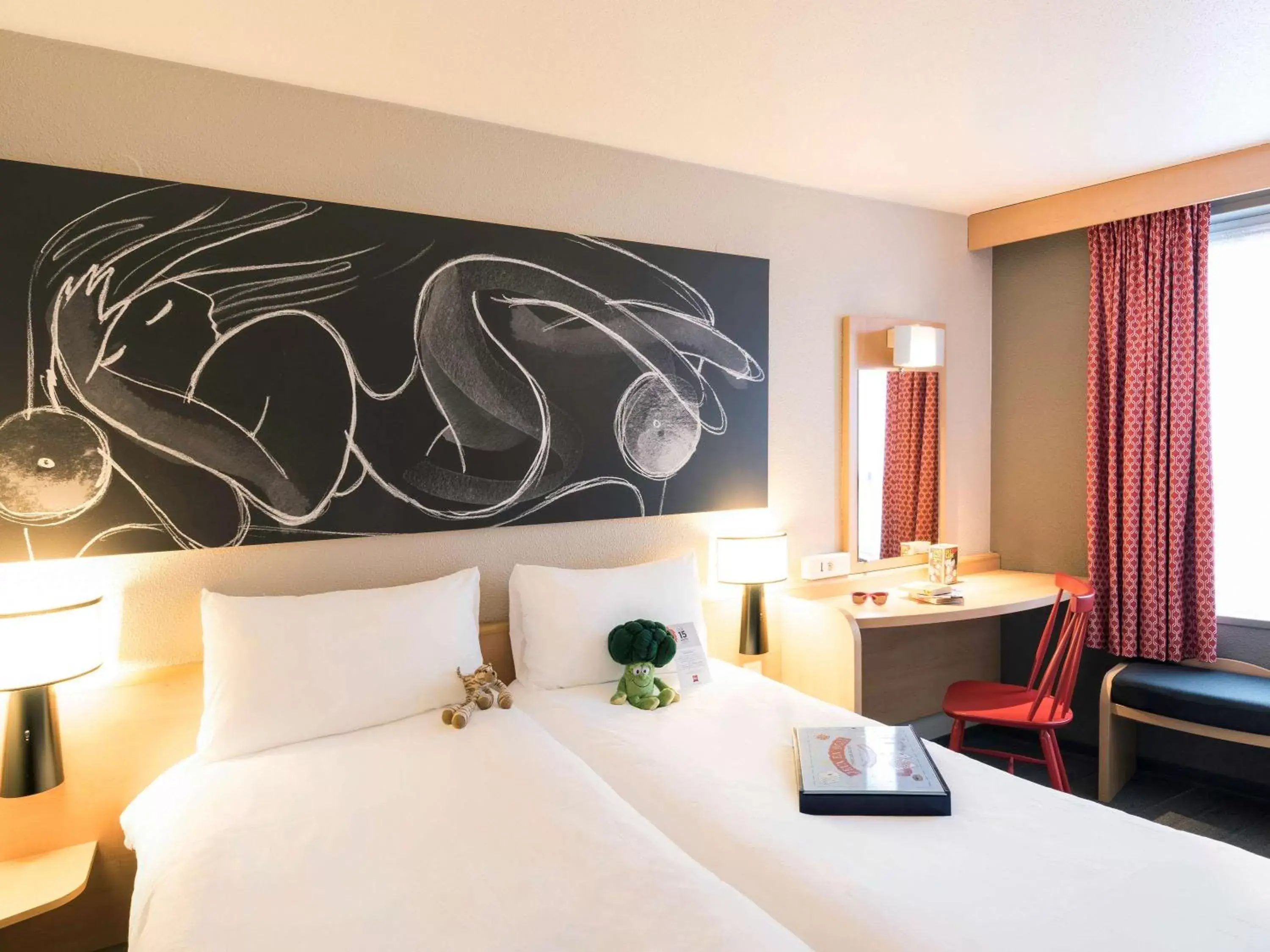 Photo of the whole room, Bed in ibis Reims Centre