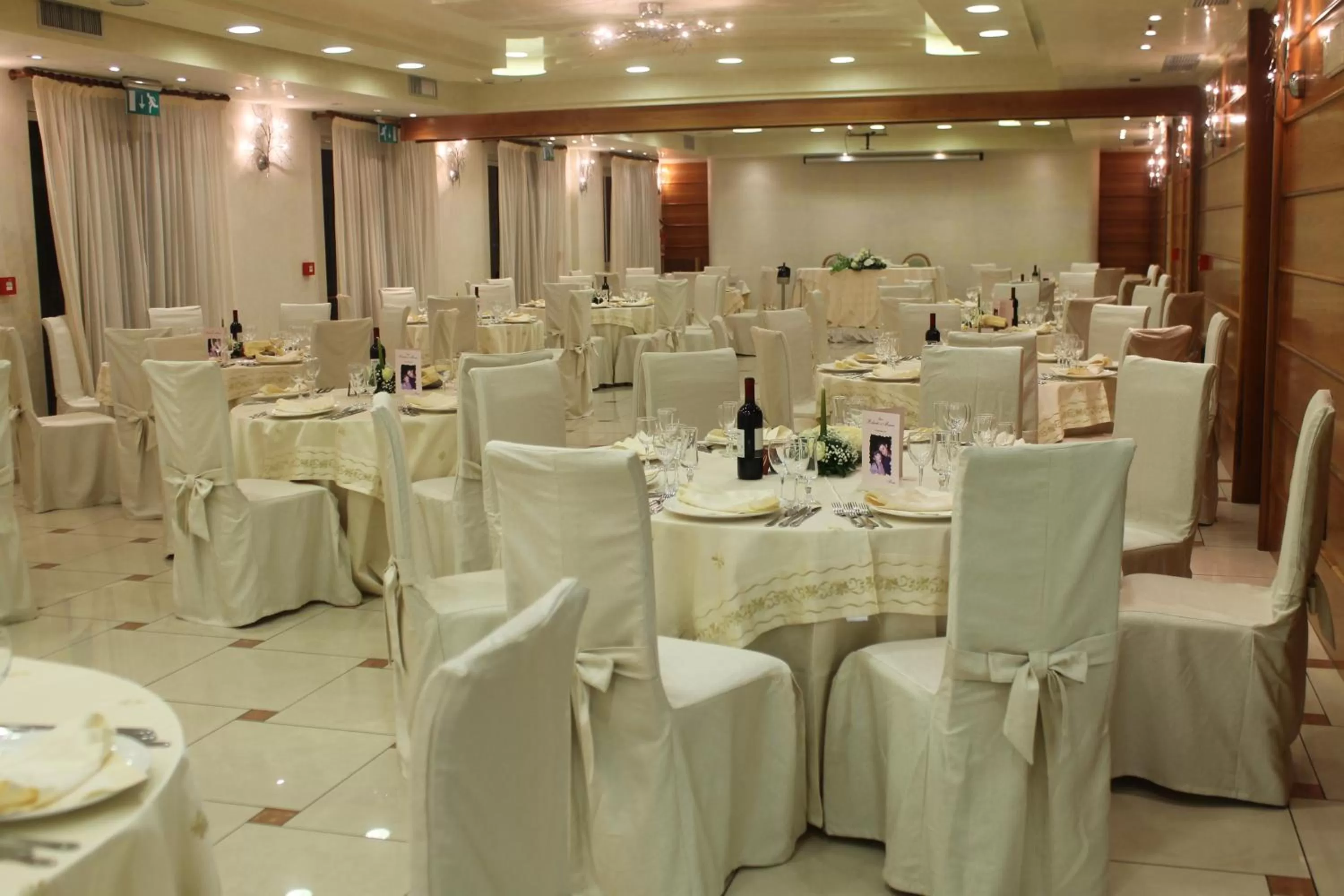 Restaurant/places to eat in Grand Hotel Victoria