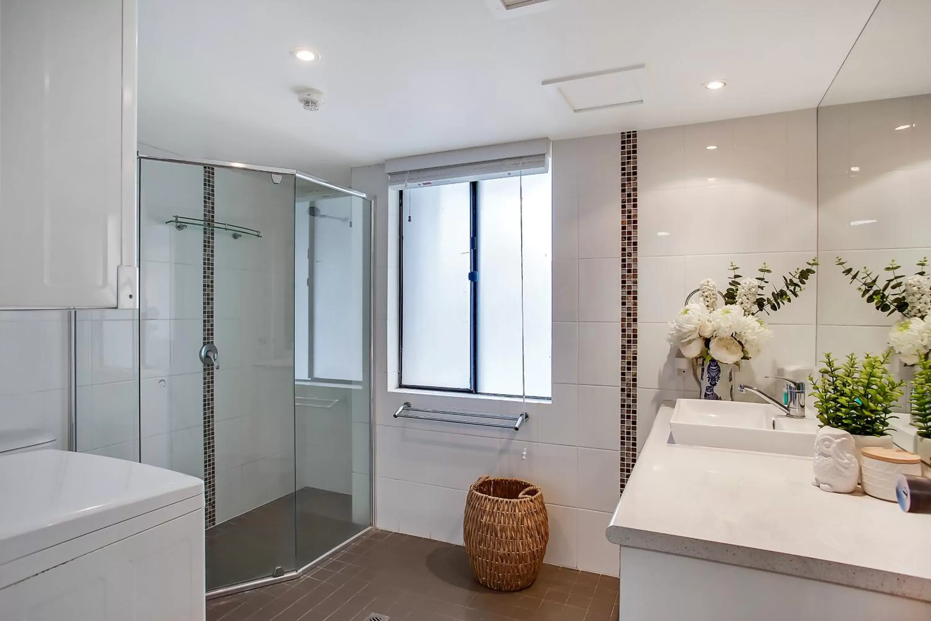 Shower, Bathroom in Broadbeach Pacific Resort