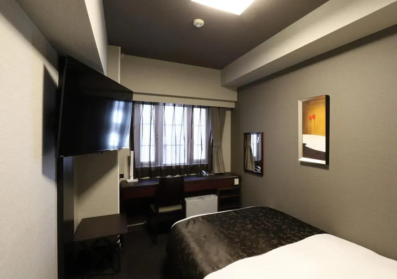 Photo of the whole room, TV/Entertainment Center in APA Hotel Chibachuo Ekimae