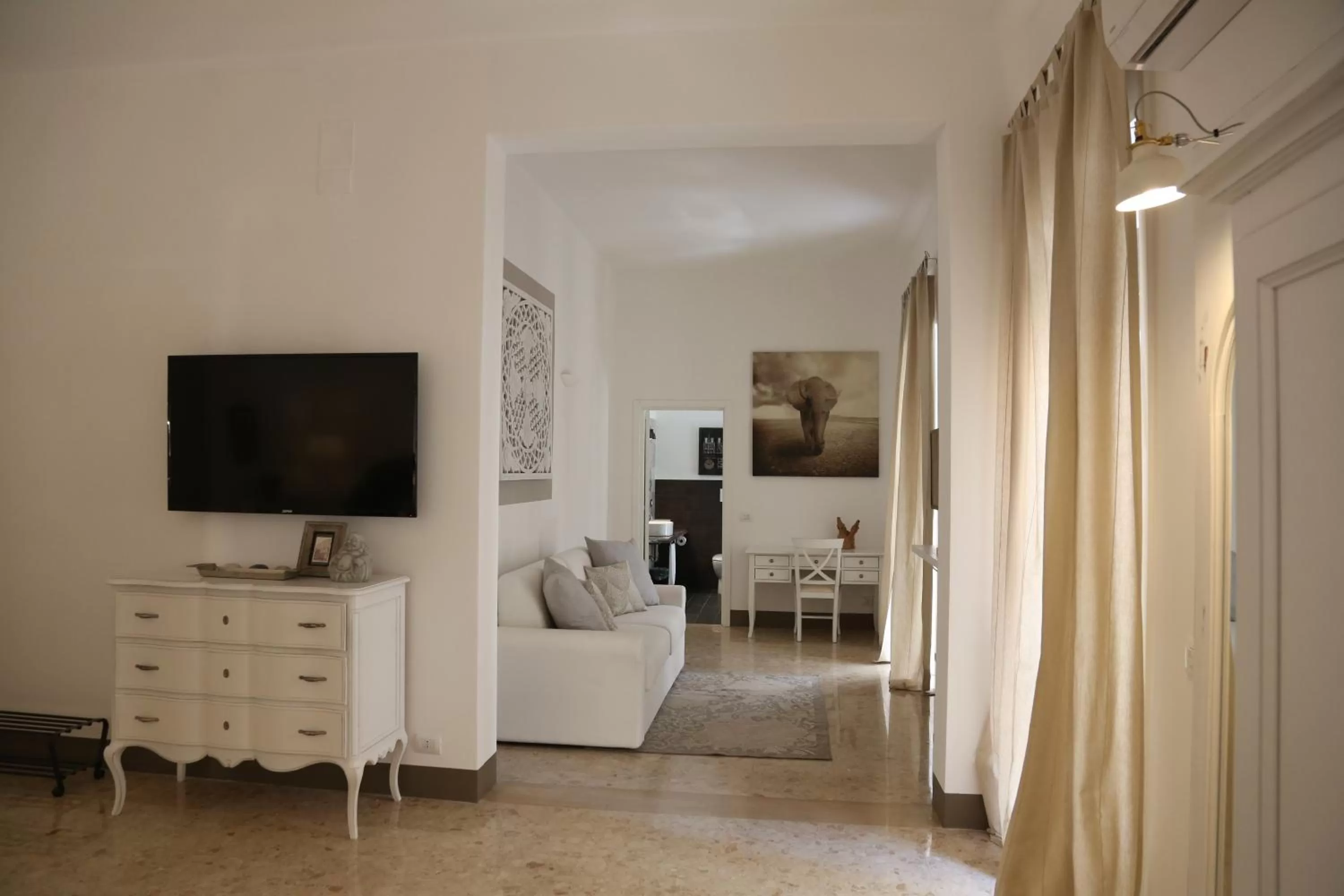 Photo of the whole room in Dimi House