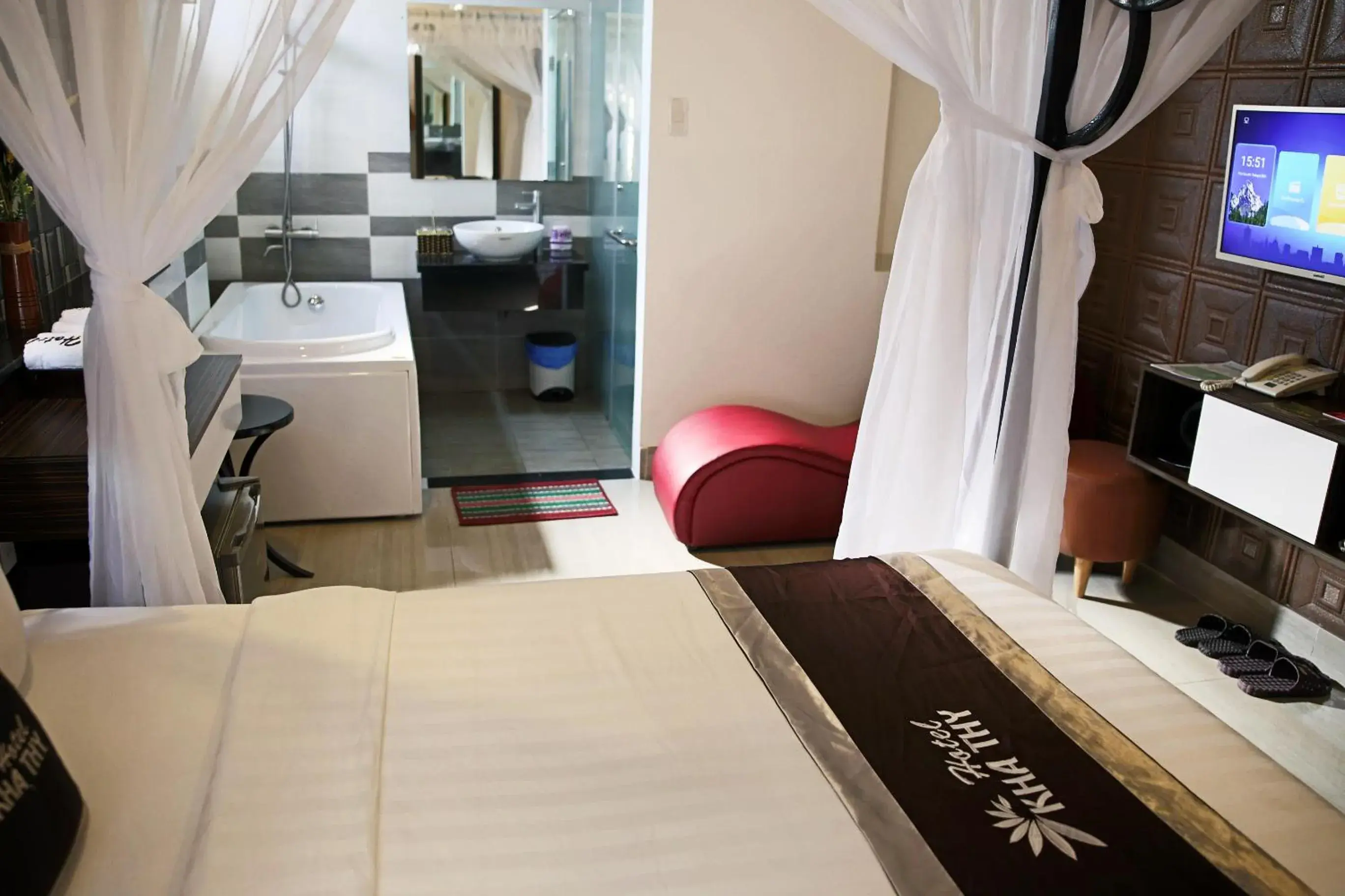 Deluxe Suite with Spa Bath in Kha Thy Hotel Deluxe Suite with Spa Bath in Kha Thy Hotel