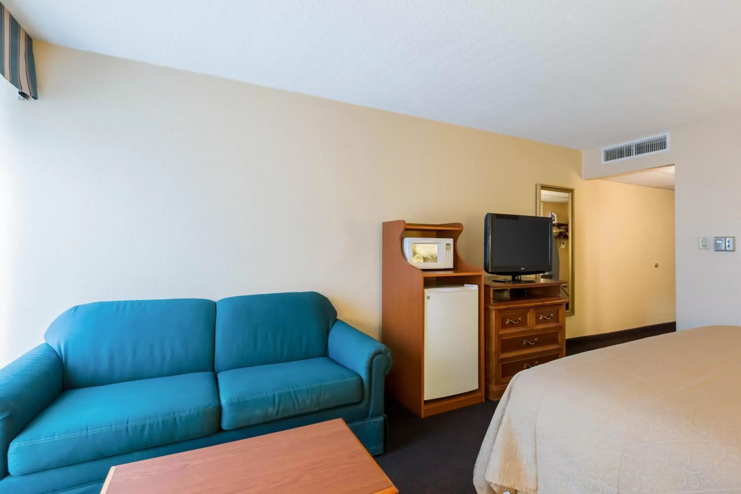 King Room with Sofa Bed - Non-Smoking in Quality Inn and Conference Center I-80 Grand Island