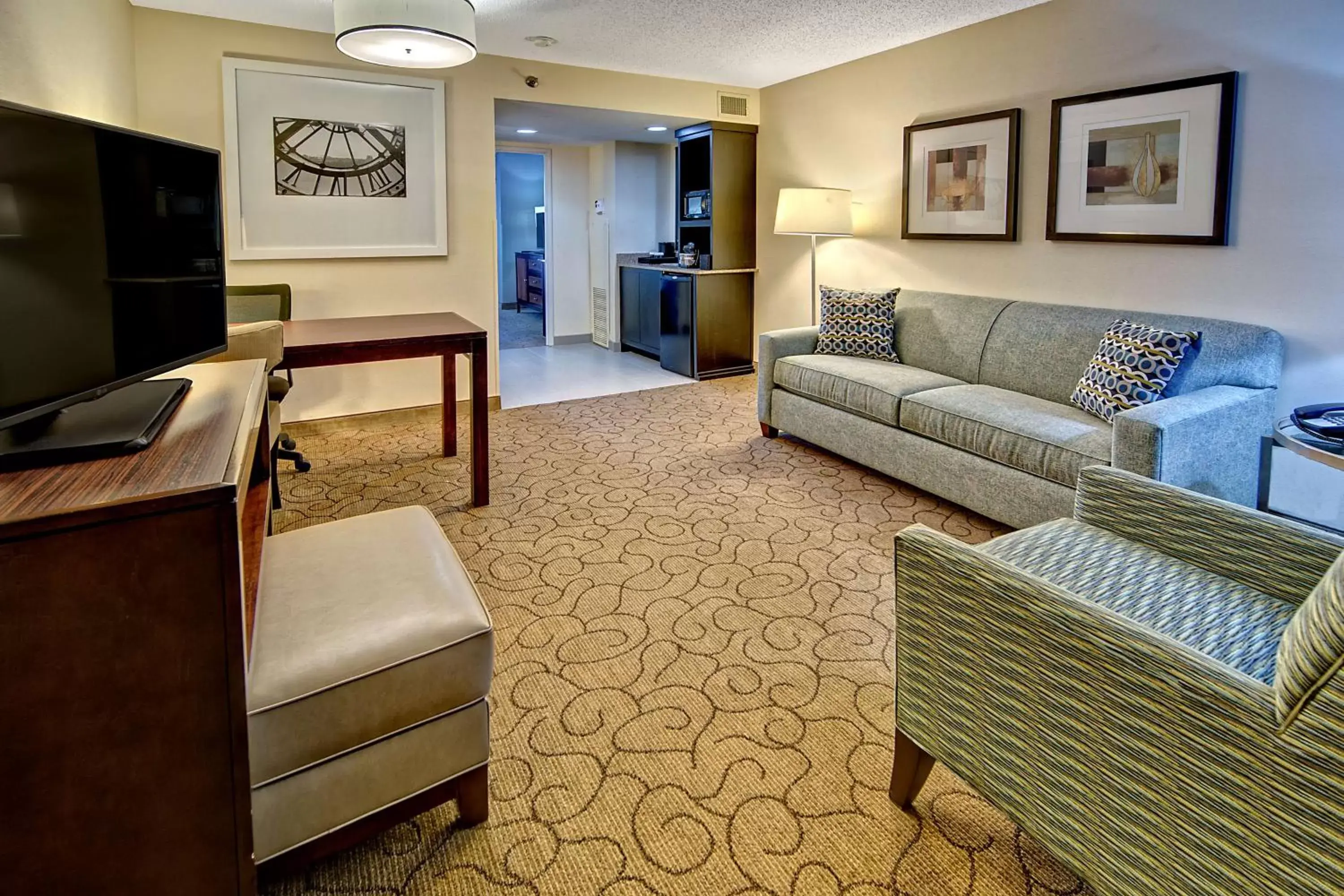 Living room, Seating Area in Embassy Suites Memphis