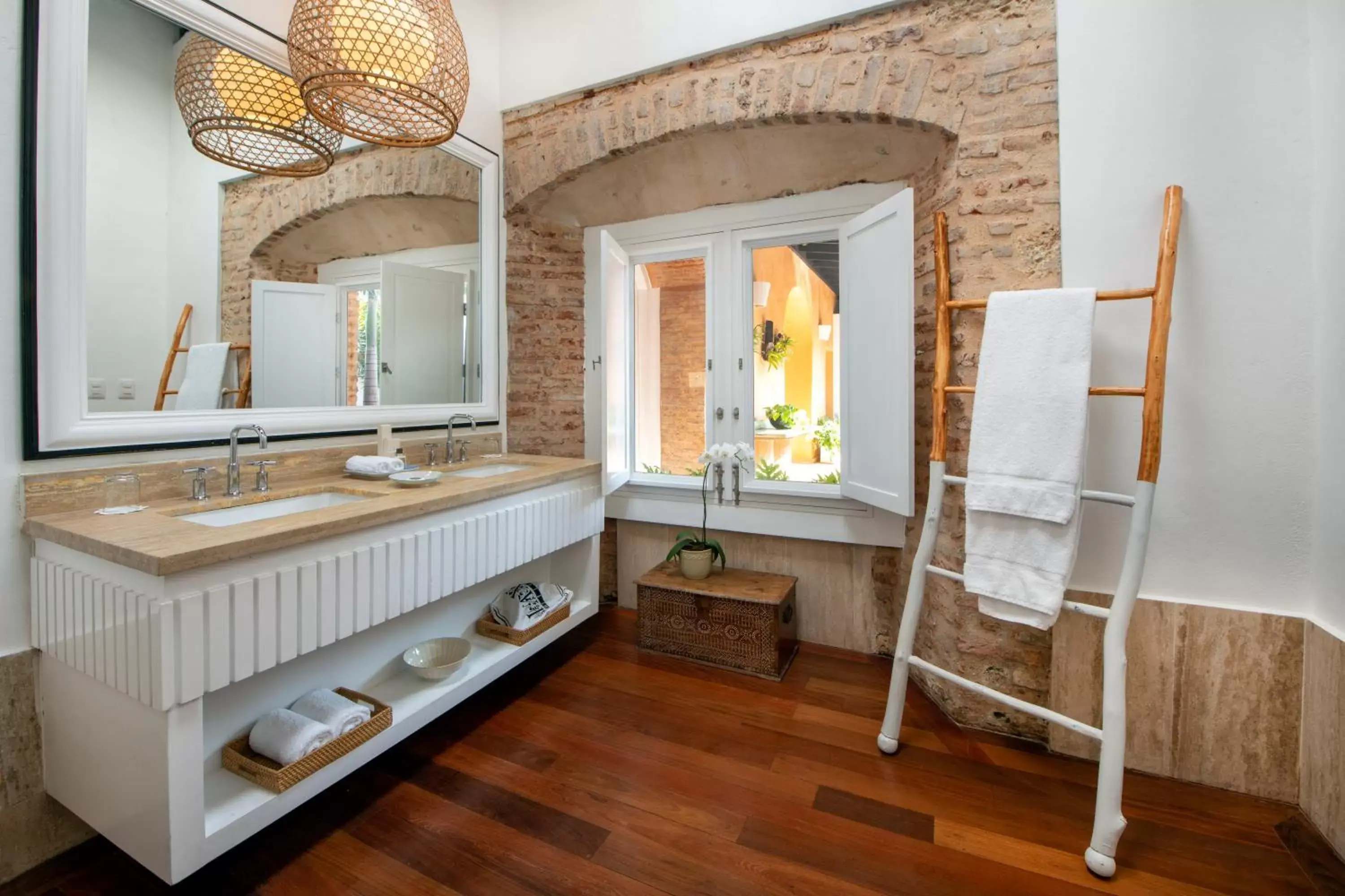 Bathroom in Casas del XVI