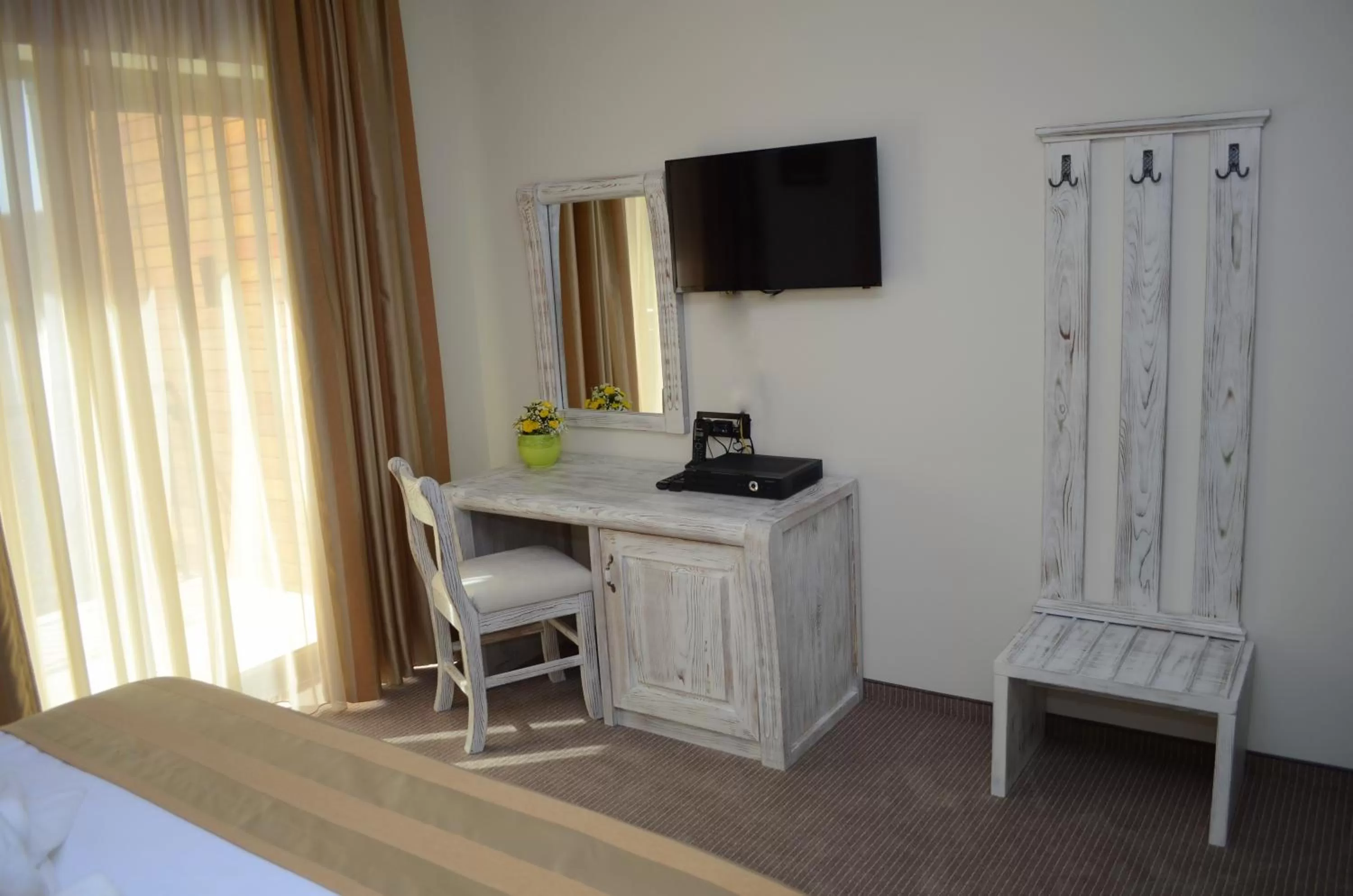 TV and multimedia, Bed in Hotel Helada