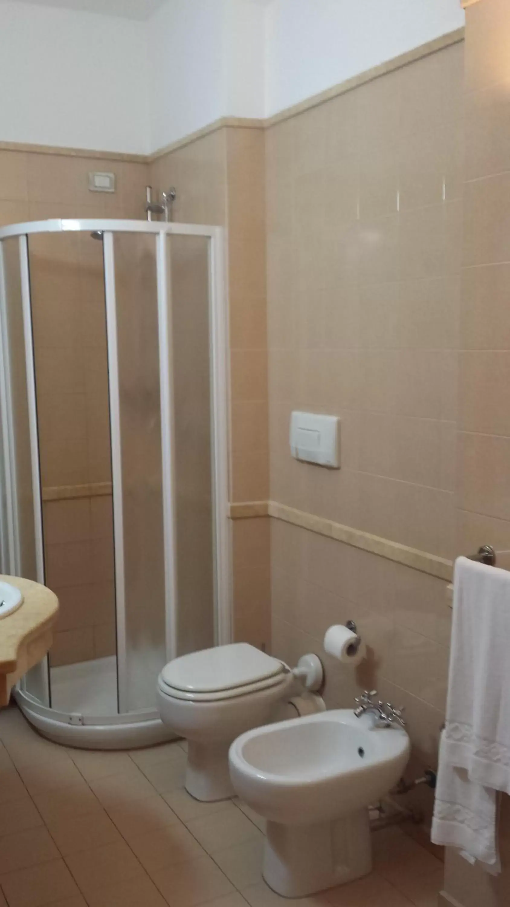 Bathroom in Hotel Due Colonne