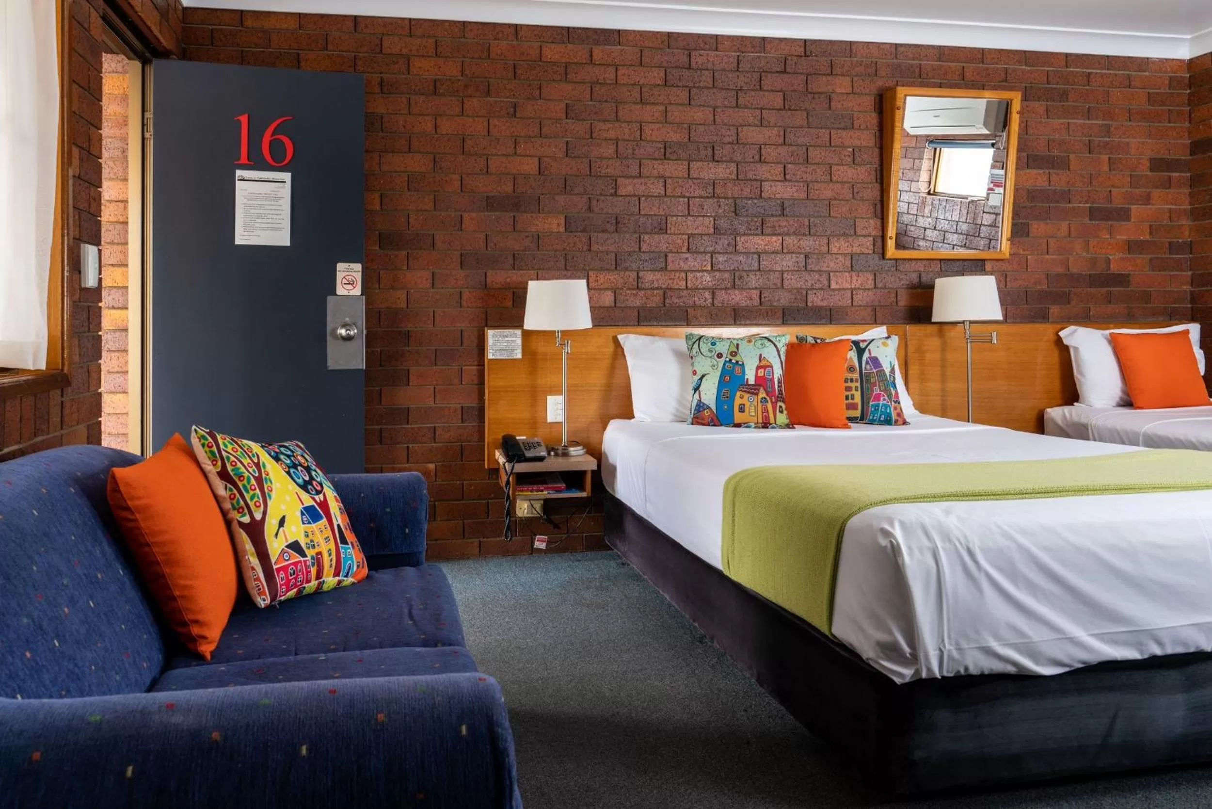 Bedroom, Bed in Country Pathfinder Motor Inn