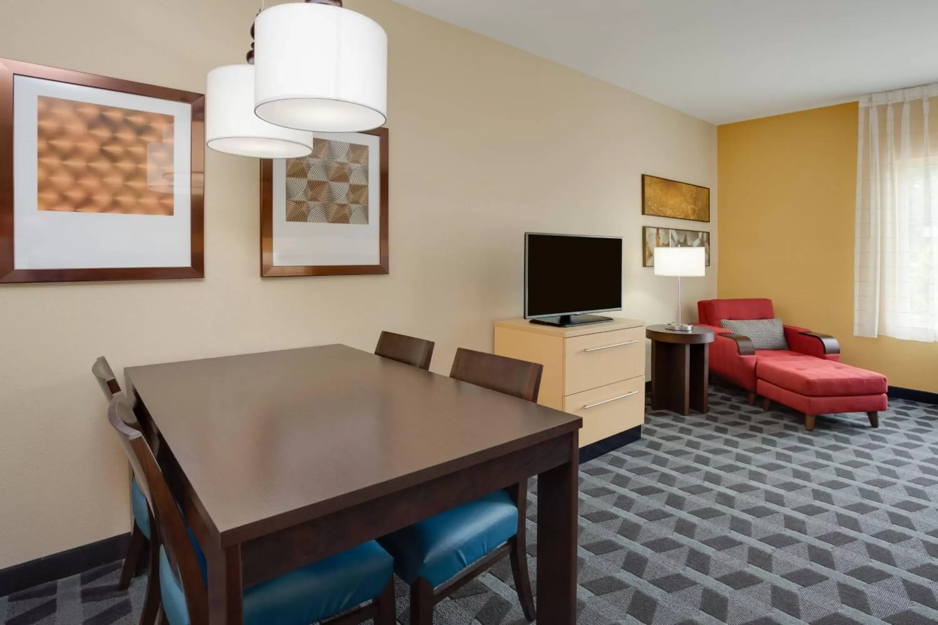Living room, Dining Area in TownePlace Suites by Marriott Gainesville Northwest
