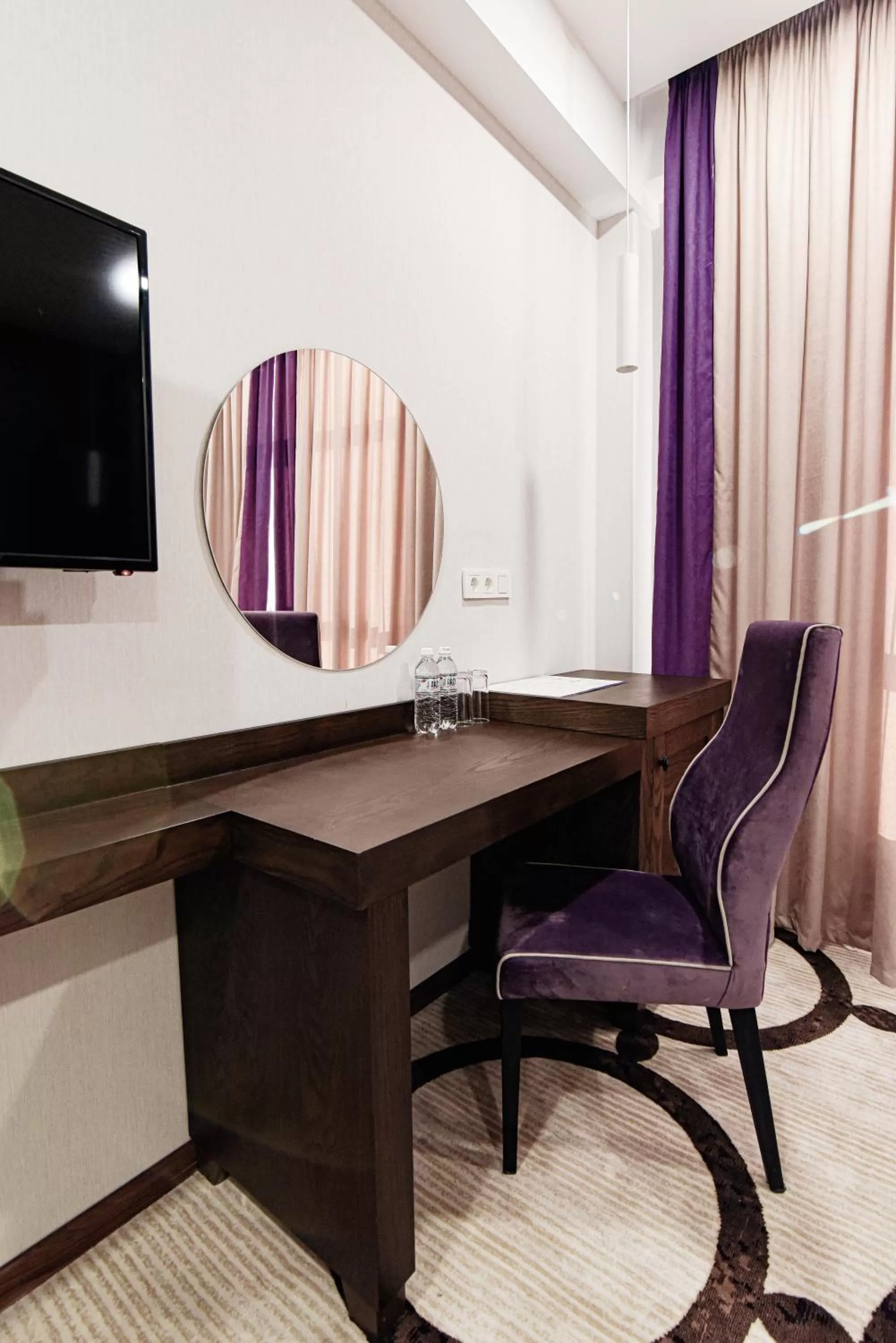 Living room in East Palace Hotel