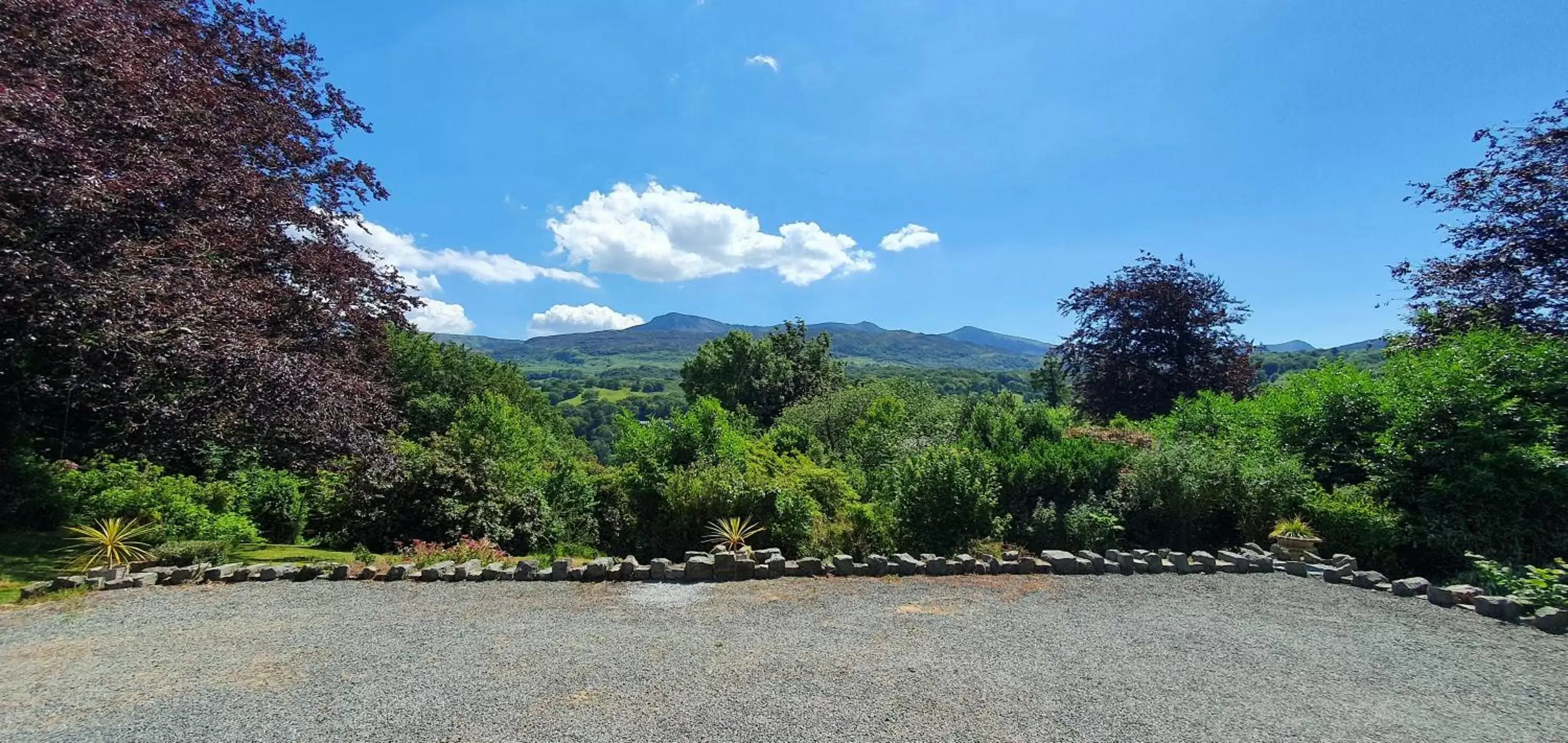 Garden view in Cader Suite plus Luxury Hot Tub