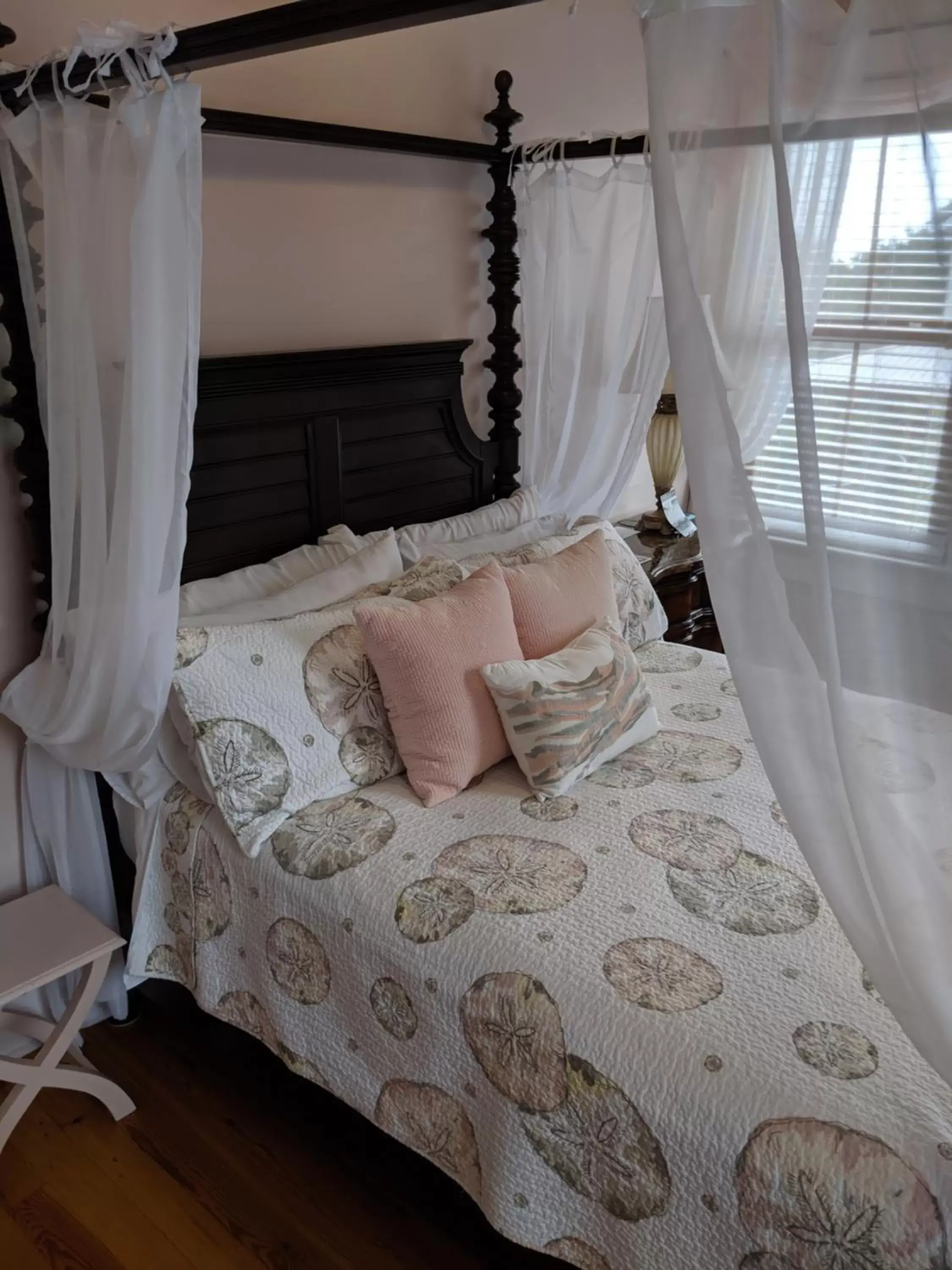 Bed in Surf Song Bed & Breakfast Bed in Surf Song Bed & Breakfast