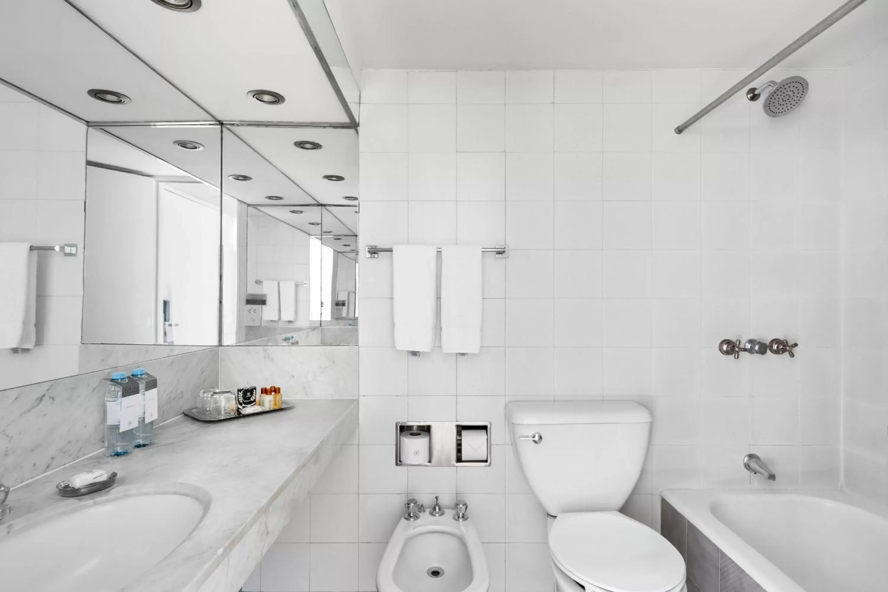 Photo of the whole room, Bathroom in Sheraton Buenos Aires Hotel & Convention Center