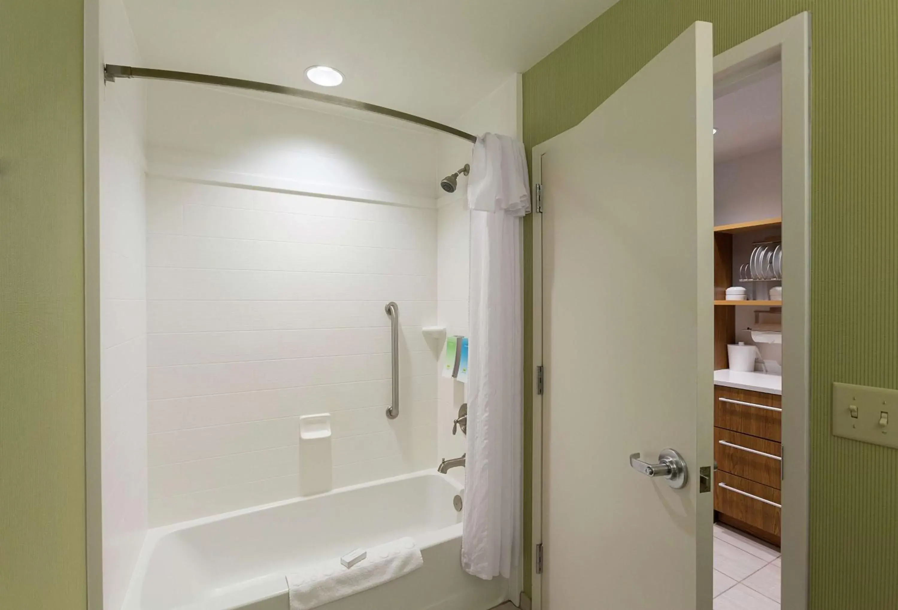 Bathroom in Home2 Suites by Hilton Greenville Airport