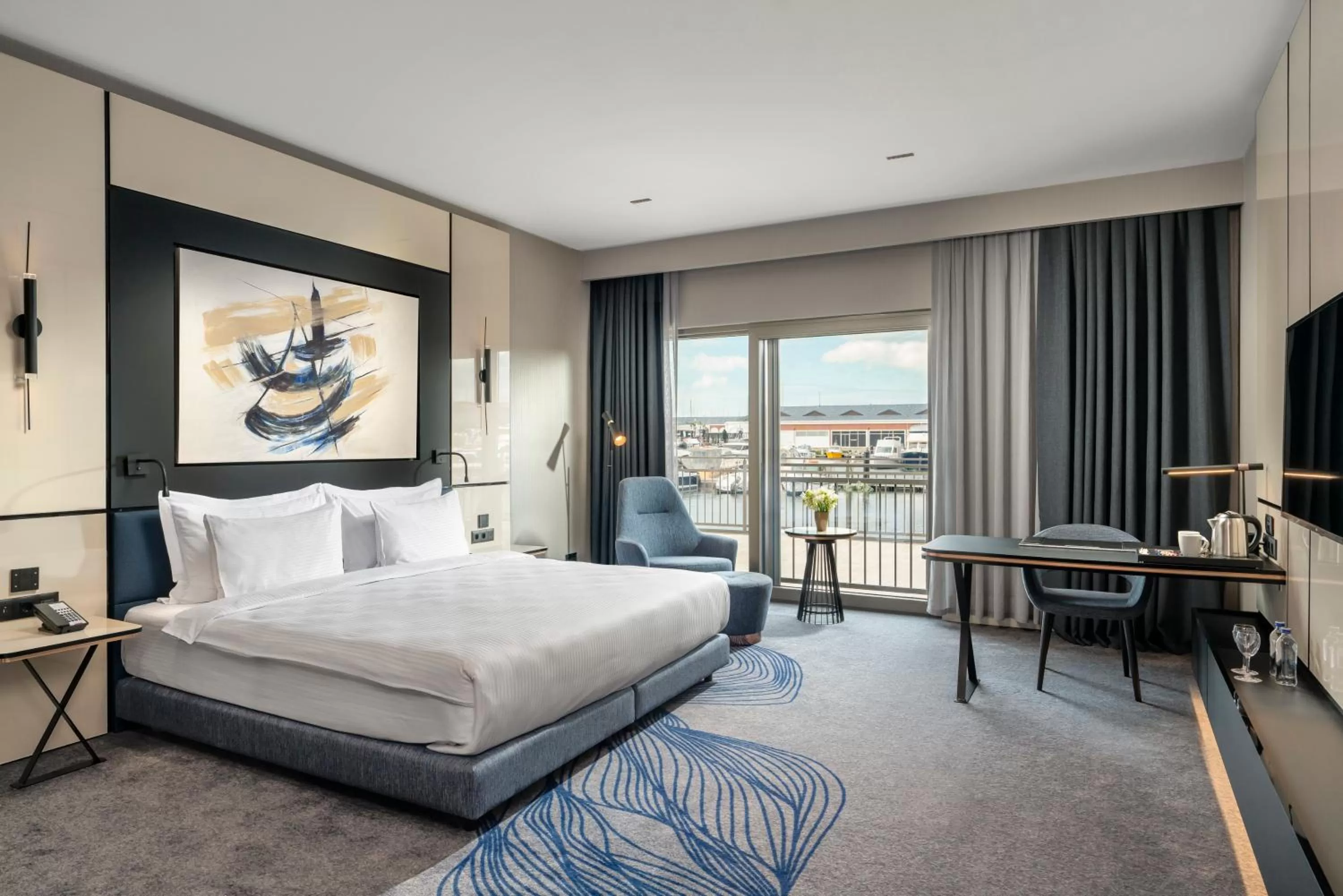 Bedroom, Bed in Crowne Plaza - Istanbul Tuzla Viaport Marina by IHG