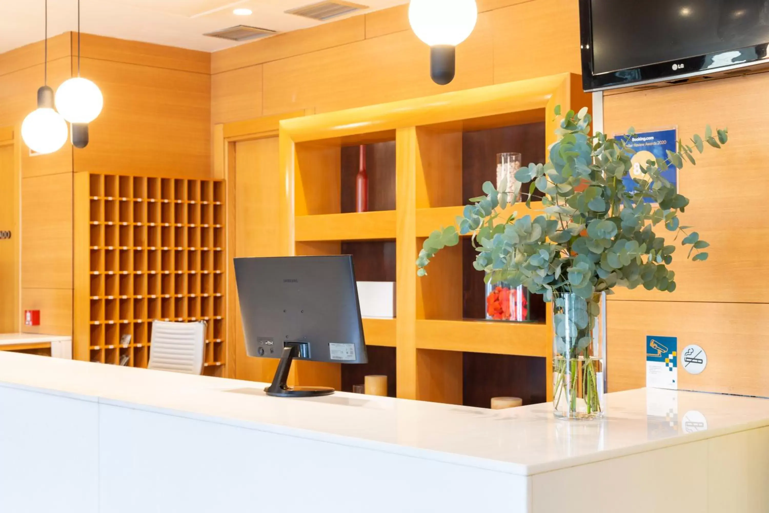 Lobby or reception, TV/Entertainment Center in Hotel Palacio de Aiete