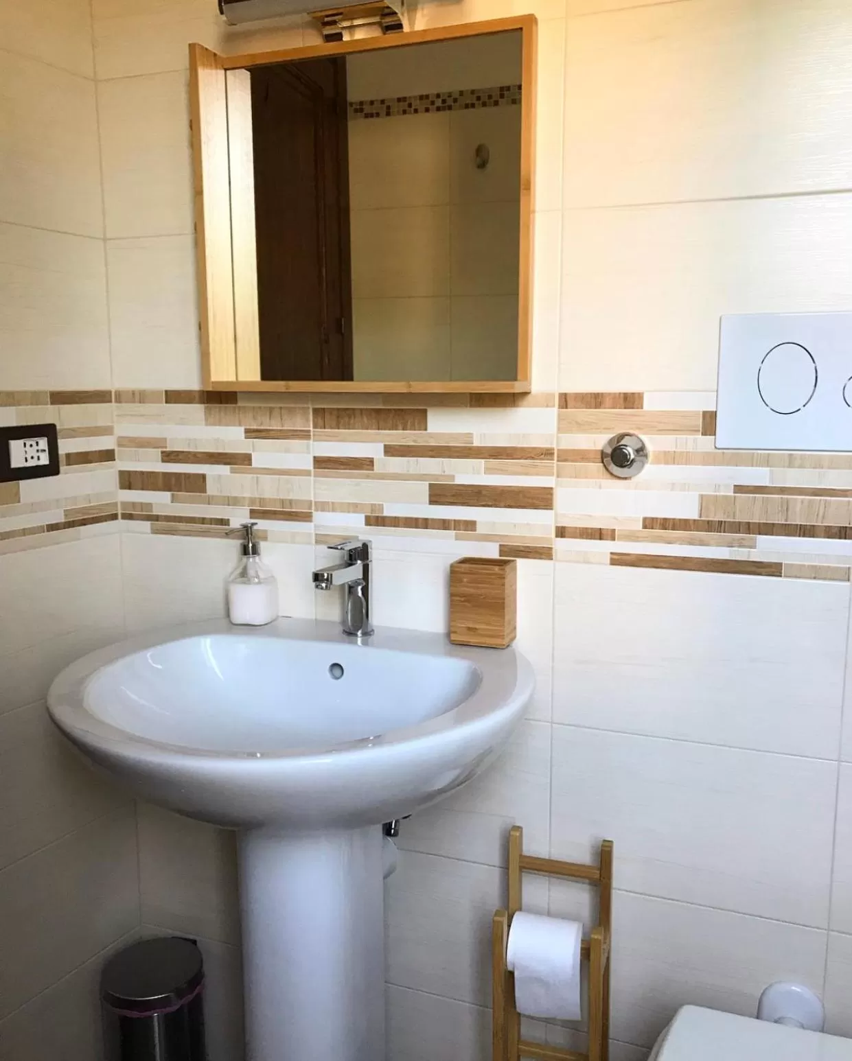 Shower in LA PERGOLA - Affitta Camere