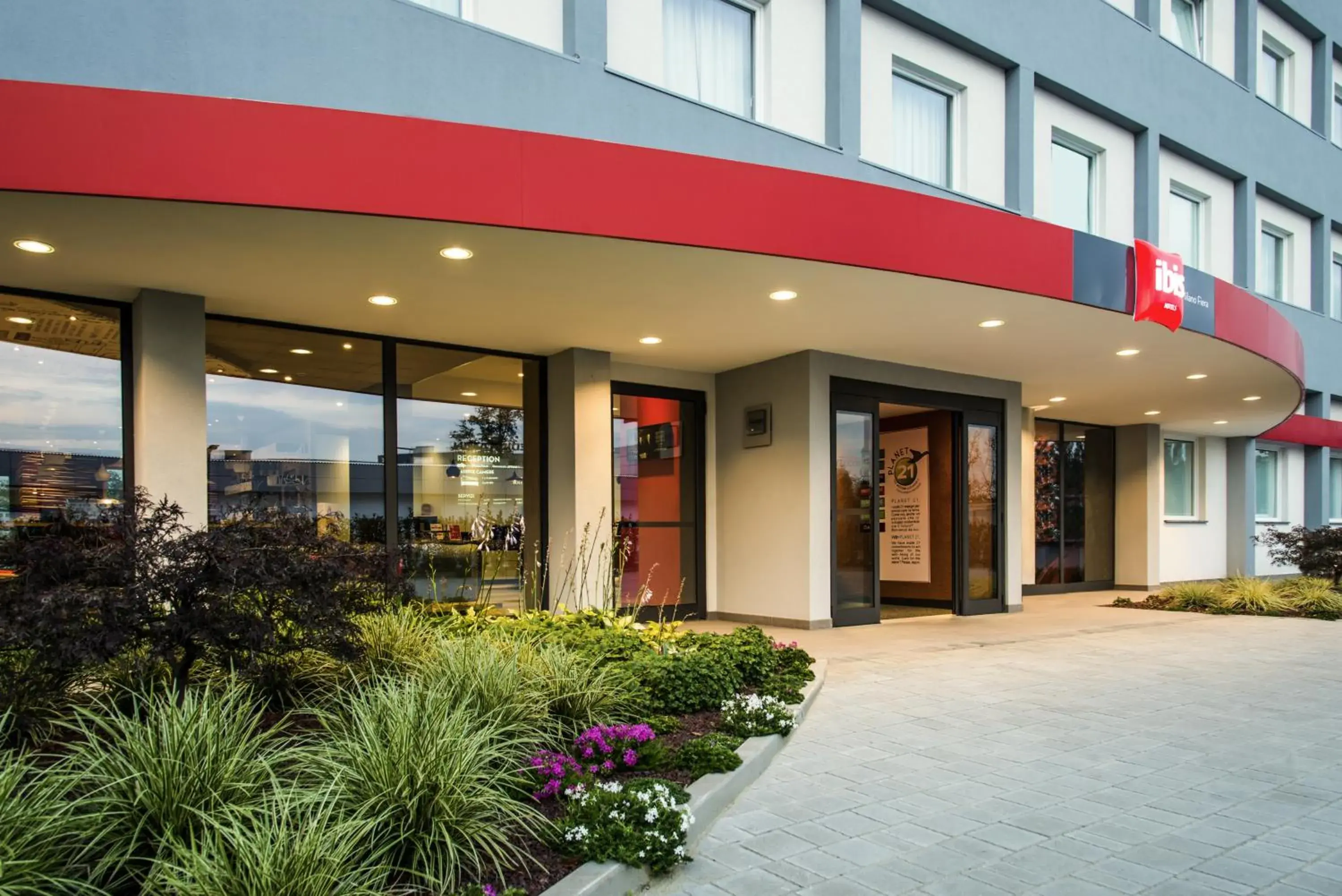 Facade/entrance in Ibis Milano Fiera Facade/entrance in Ibis Milano Fiera