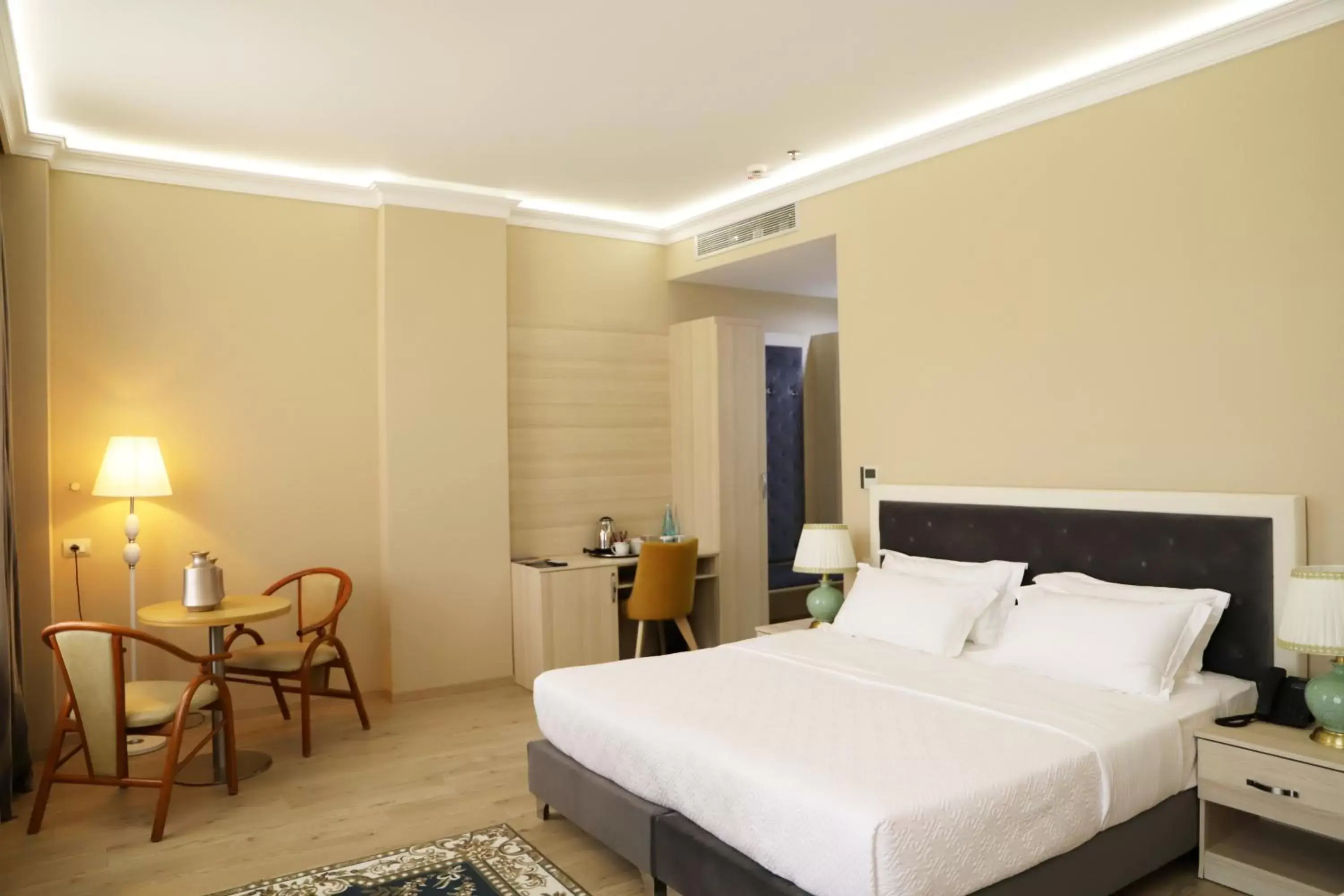 Photo of the whole room, Bed in Hotel Colombo Photo of the whole room, Bed in Hotel Colombo