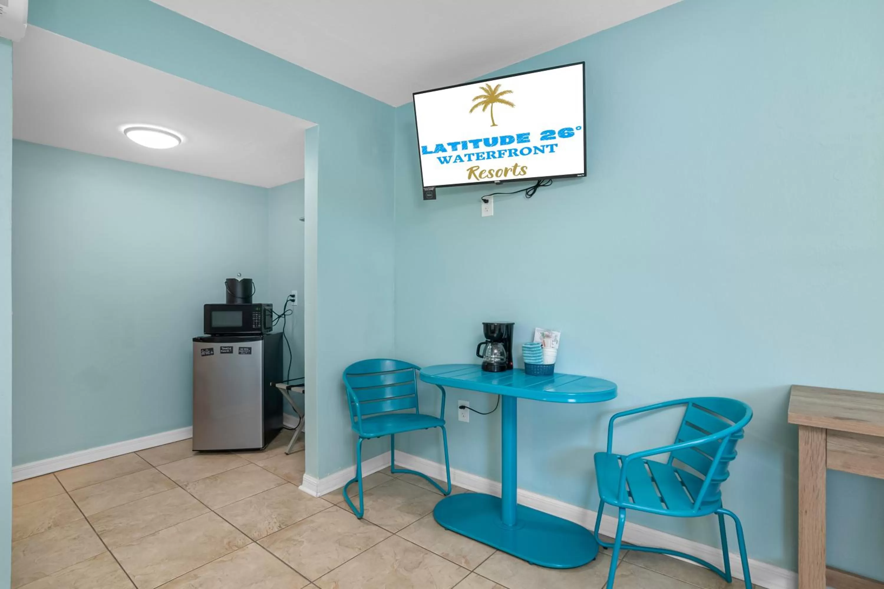 TV and multimedia in Latitude 26 Waterfront Resort and Marina