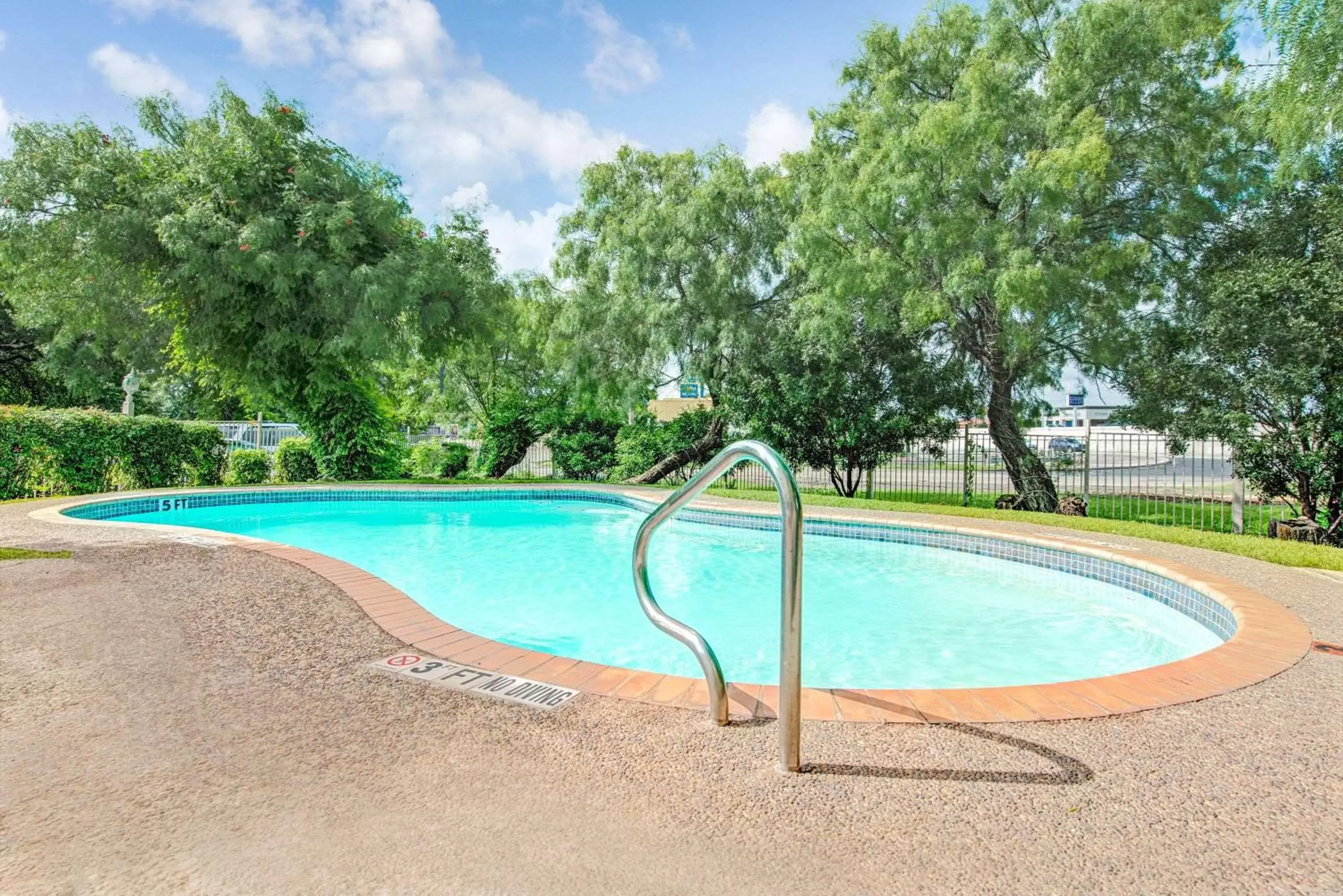 On site, Swimming Pool in Super 8 by Wyndham San Antonio/Fiesta