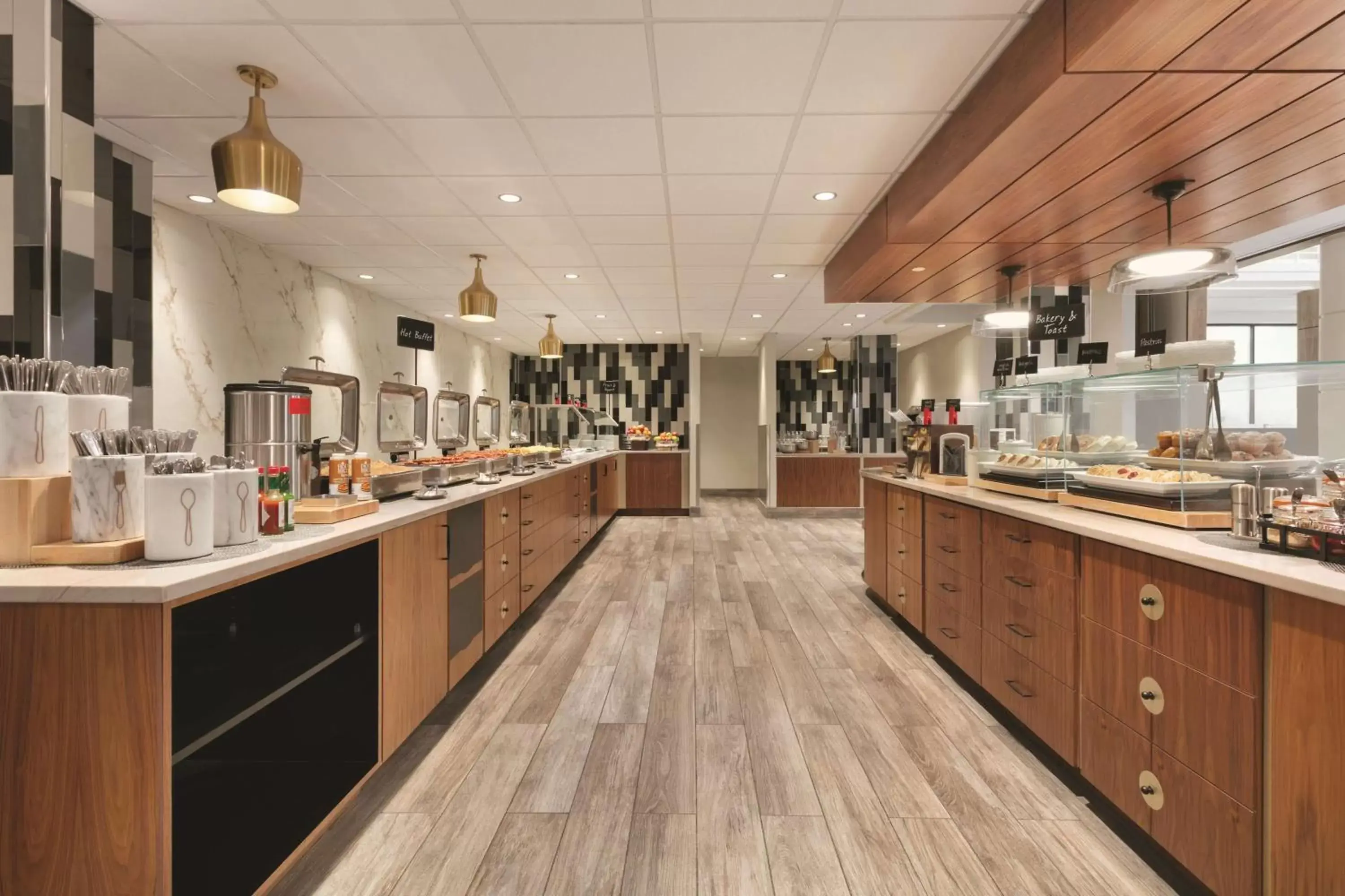 Dining area in Embassy Suites by Hilton Richmond Dining area in Embassy Suites by Hilton Richmond