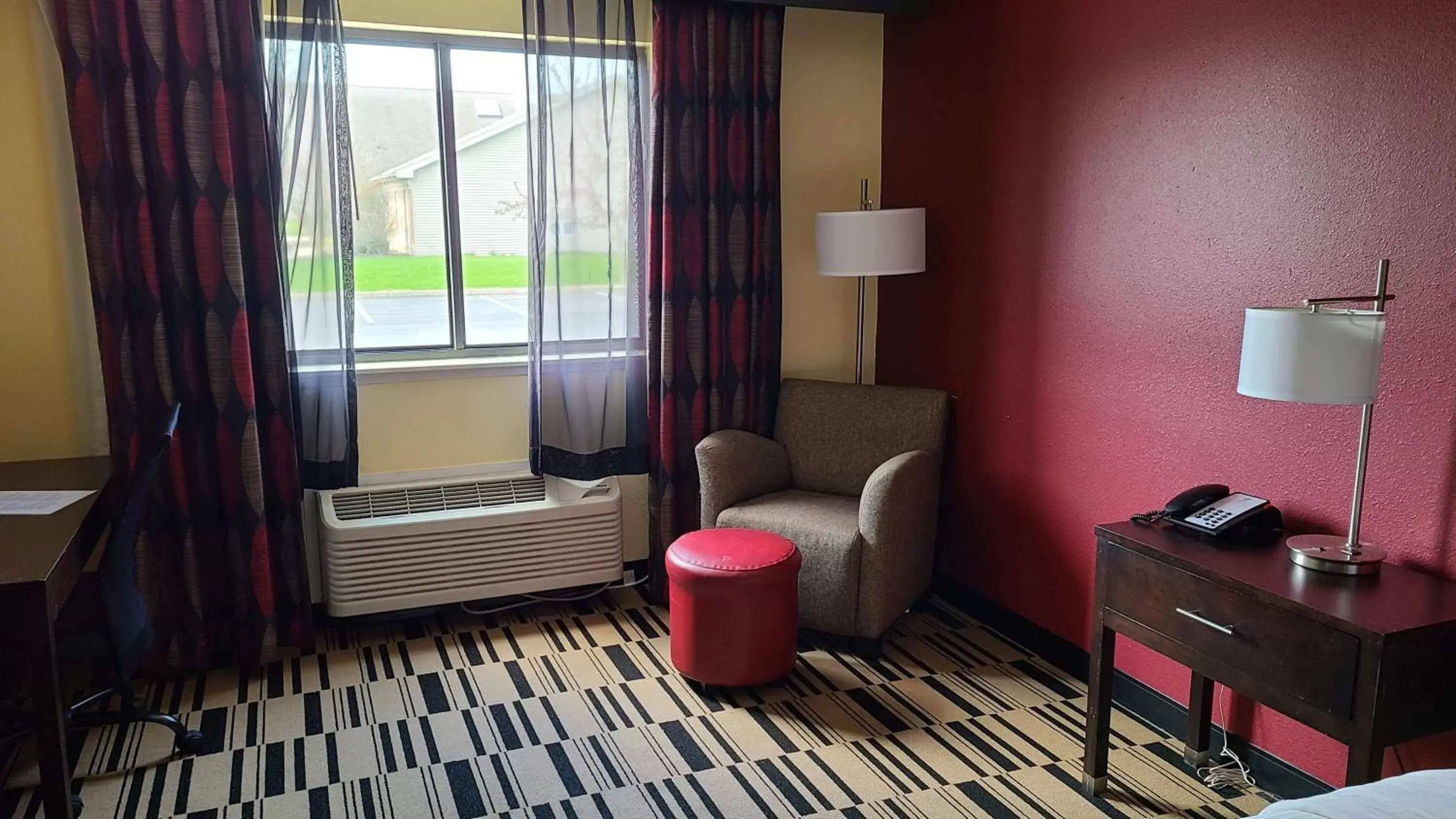 Living room, Seating Area in Best Western Shippensburg