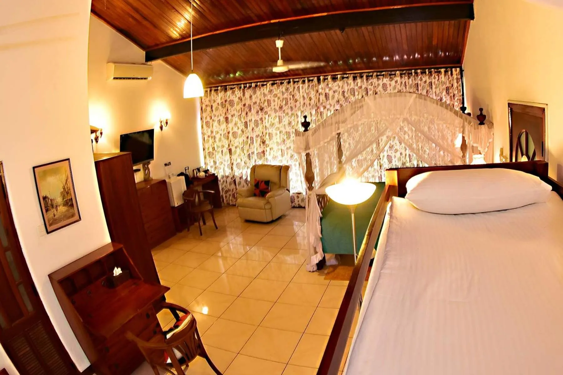 Bed in Colombo Villa