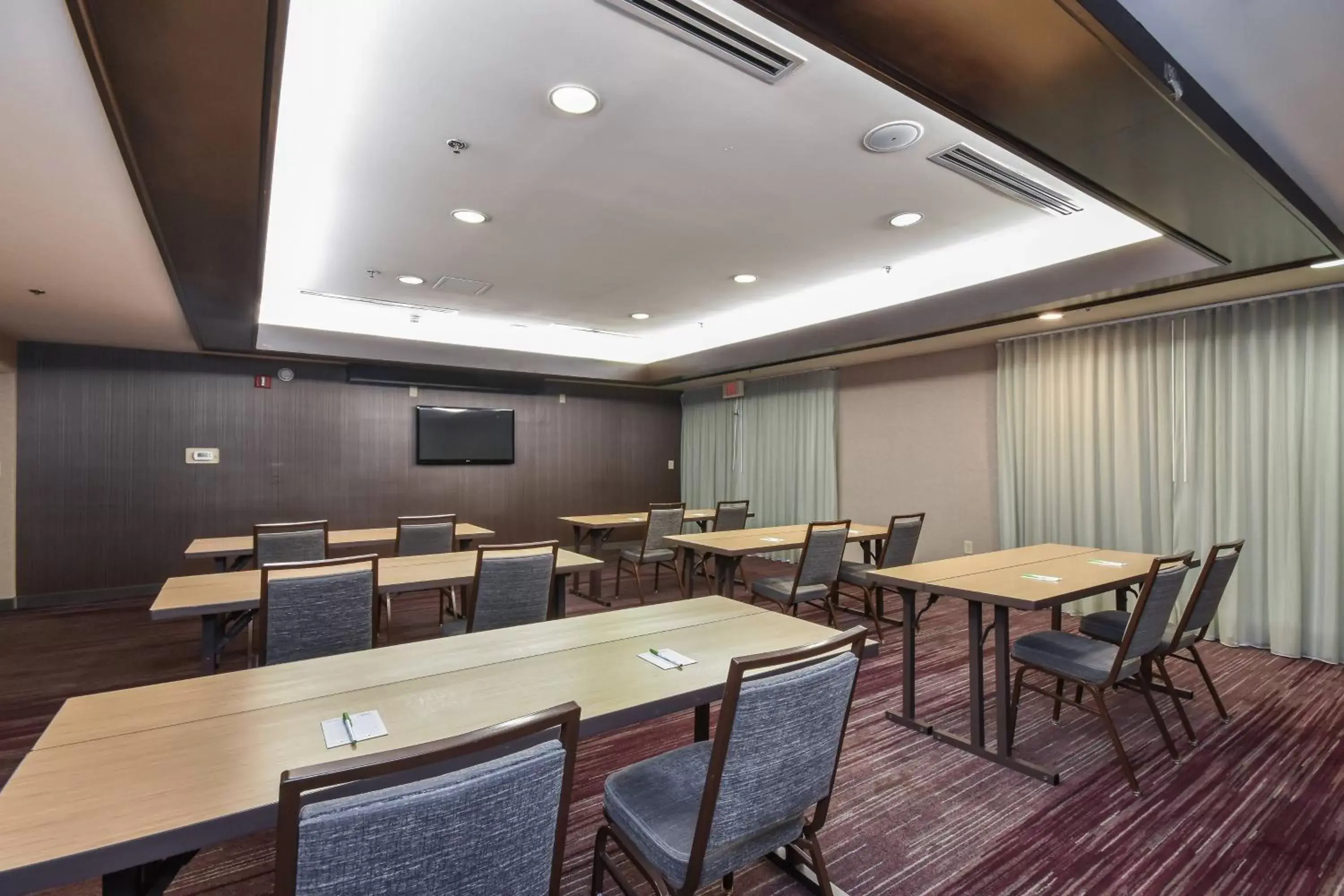 Meeting/conference room in Courtyard by Marriott Charlotte Matthews