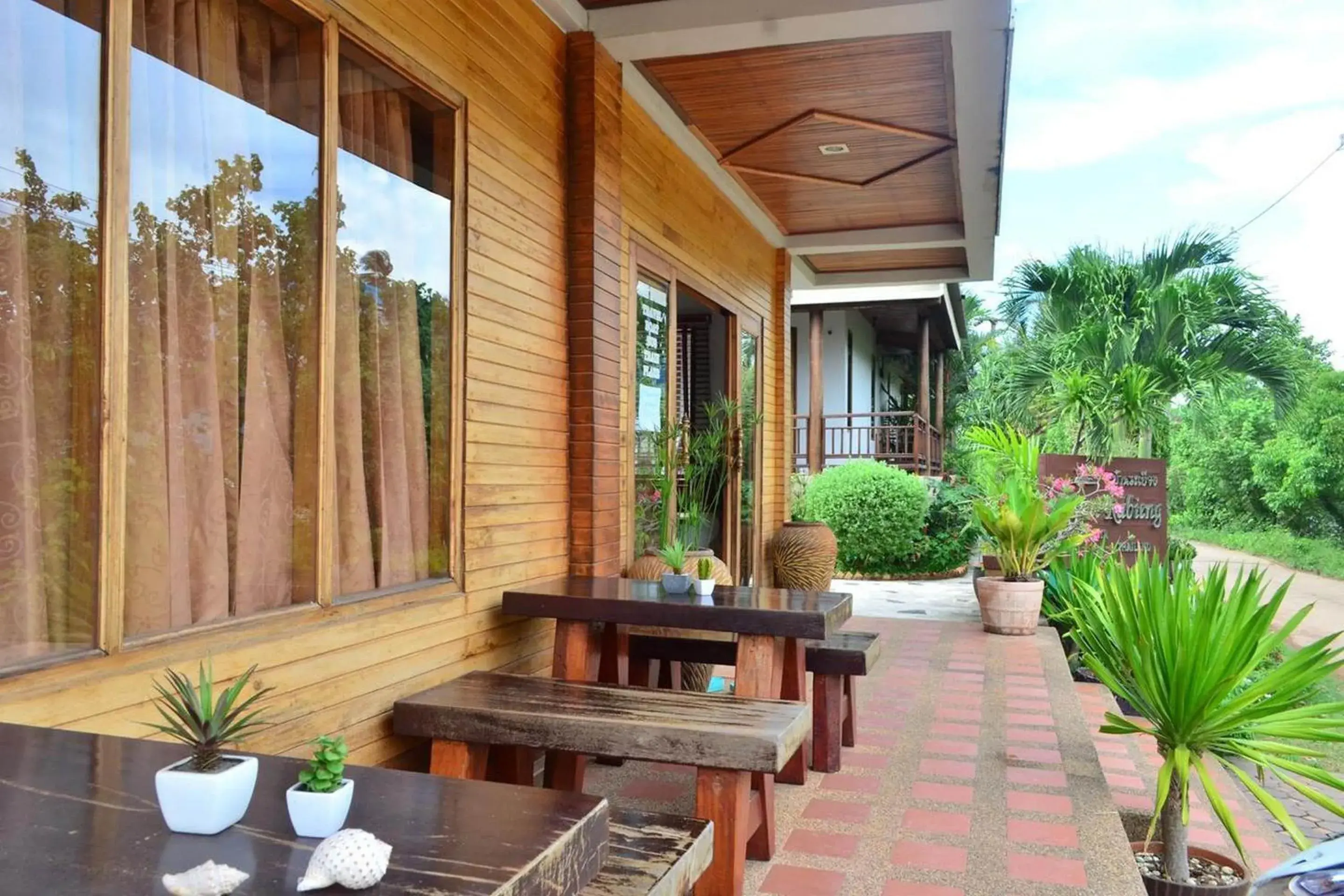 Facade/entrance in Baan Rabieng Resort