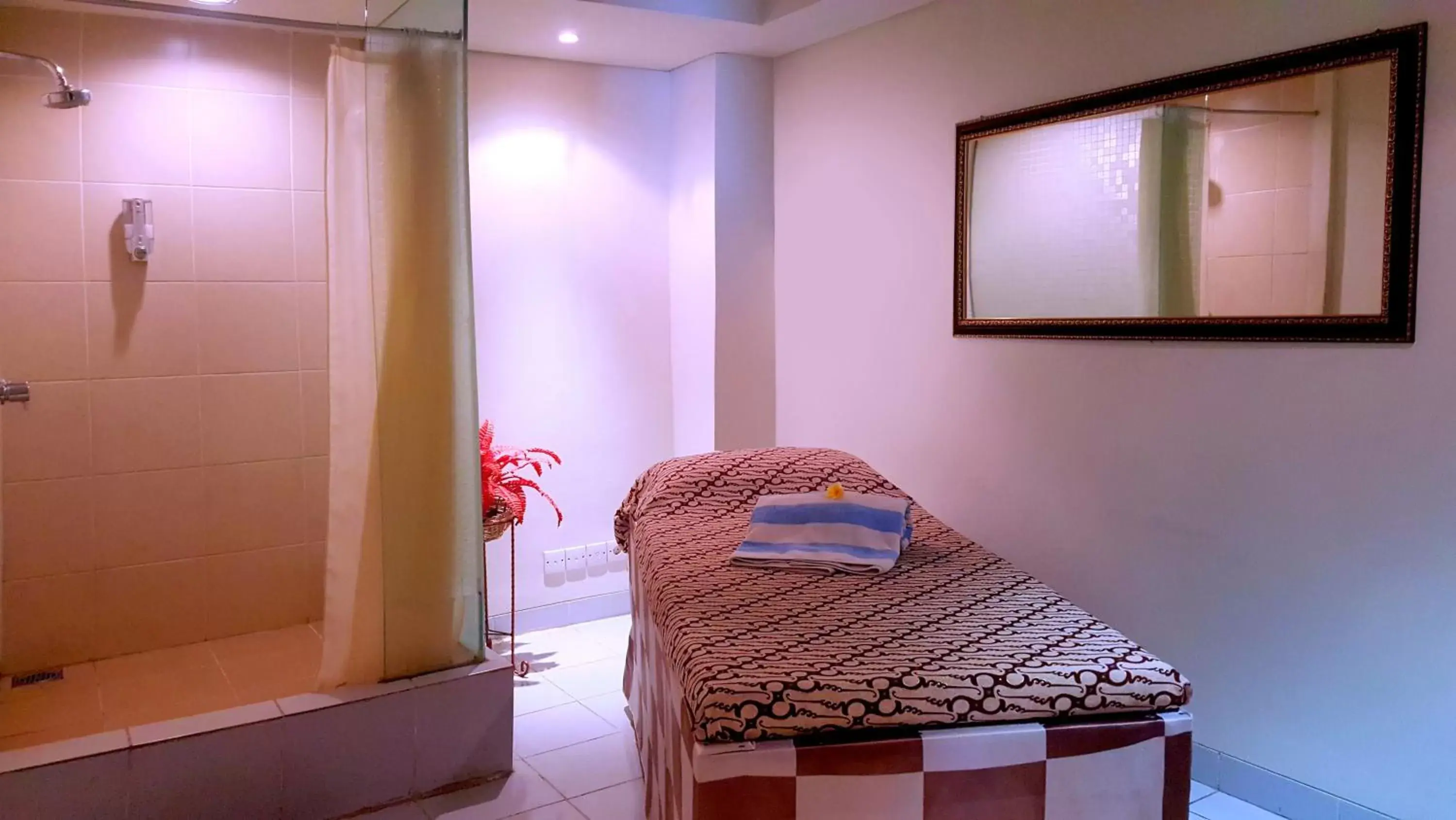Spa and wellness centre/facilities, Bed in ASTON Palembang Hotel & Conference Centre