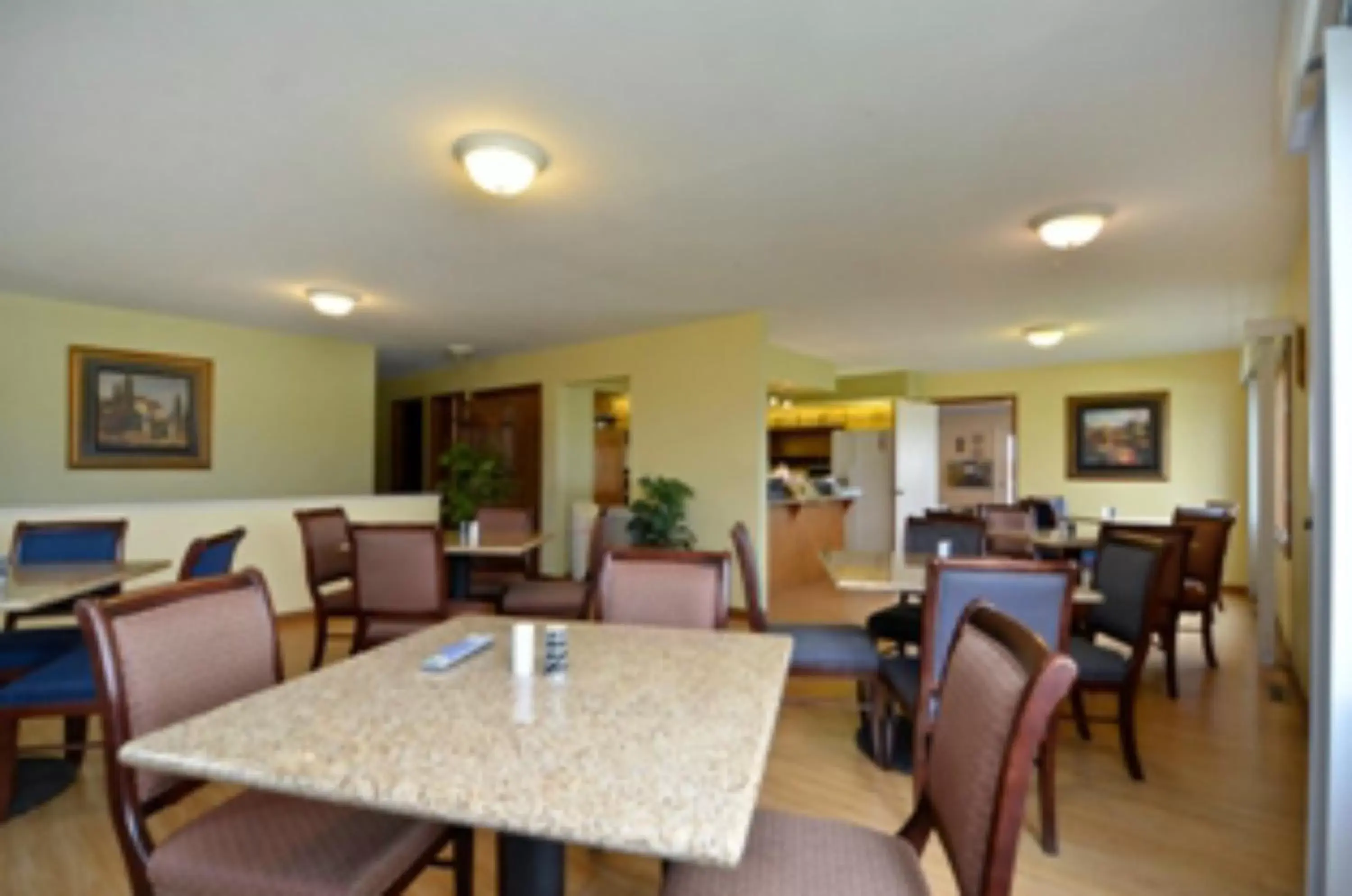 Coffee/tea facilities, Restaurant/Places to Eat in SureStay Hotel by Best Western Cameron