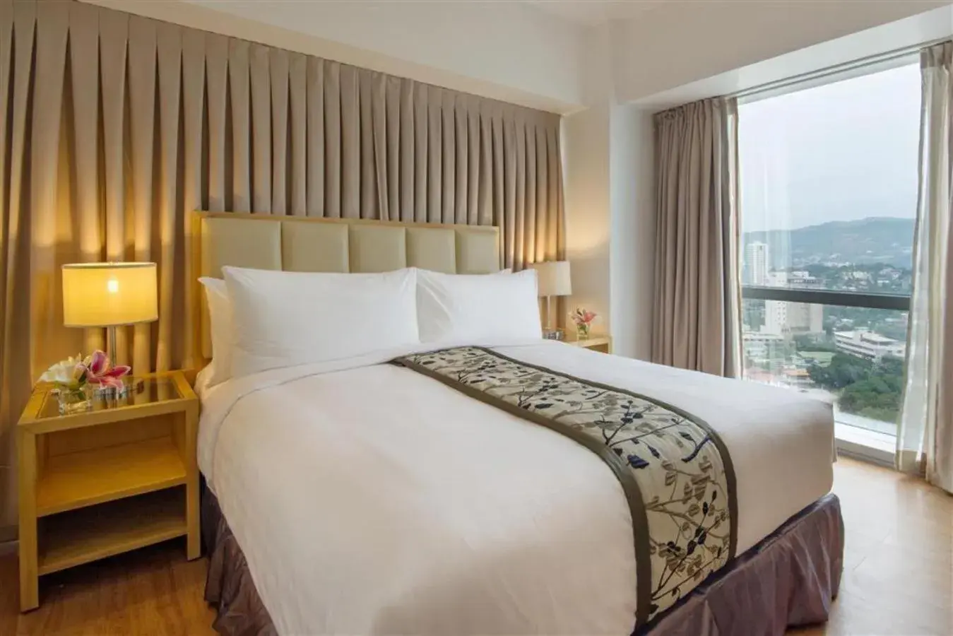 City view, Bed in Quest Serviced Residences