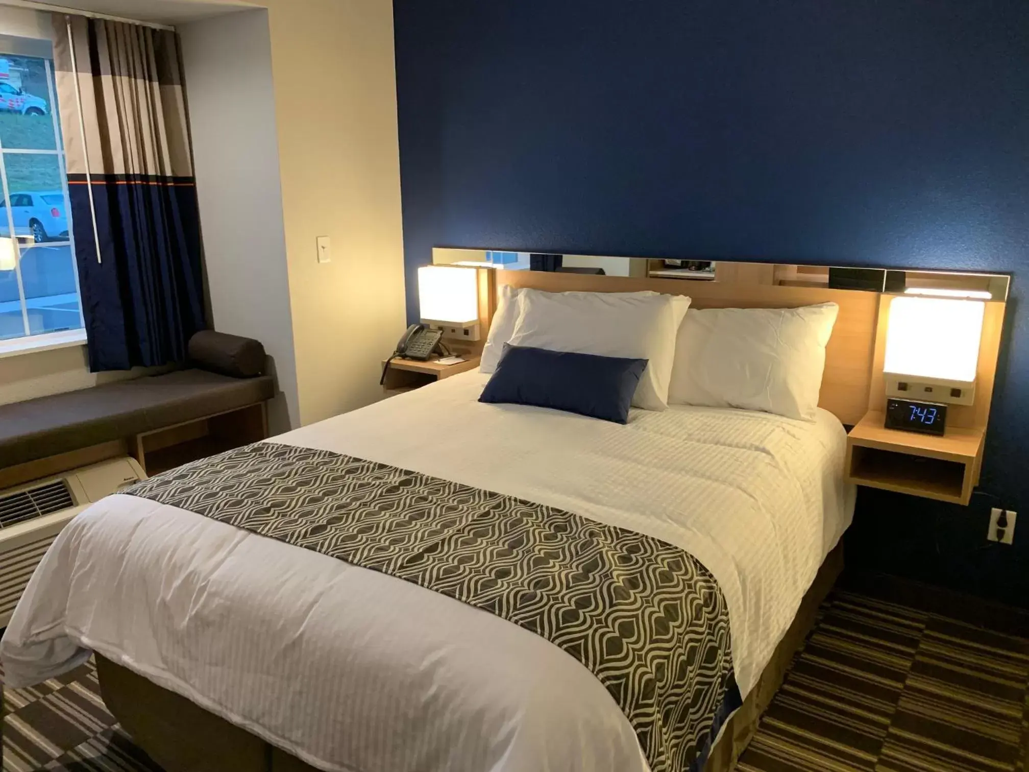 Bed in Microtel Inn & Suites by Wyndham Woodland Park