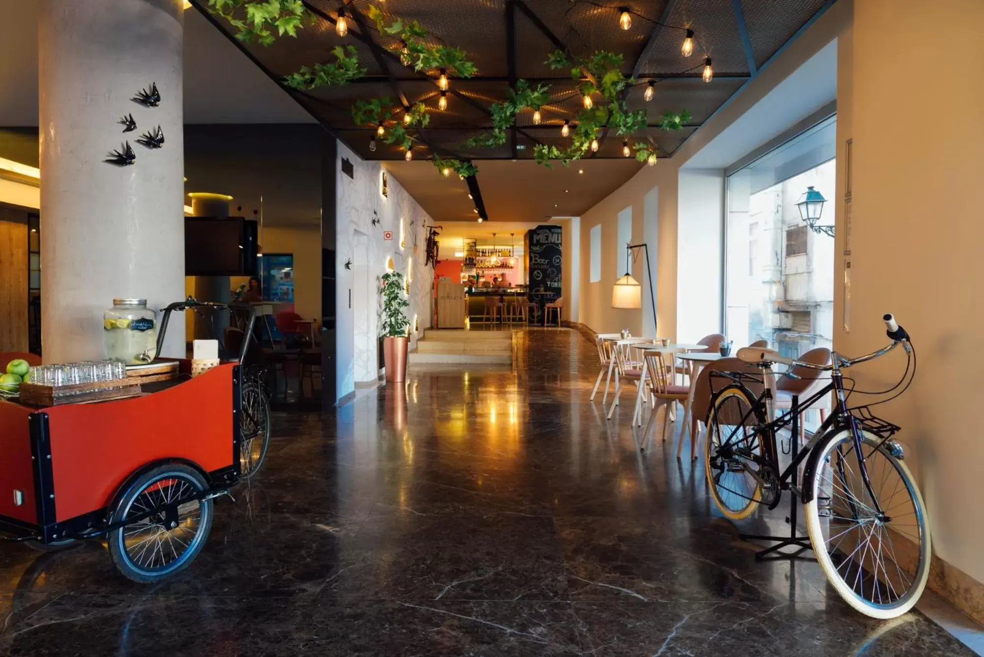 Lobby or reception in Mercure Porto Centro Santa Catarina Lobby or reception in Mercure Porto Centro Santa Catarina