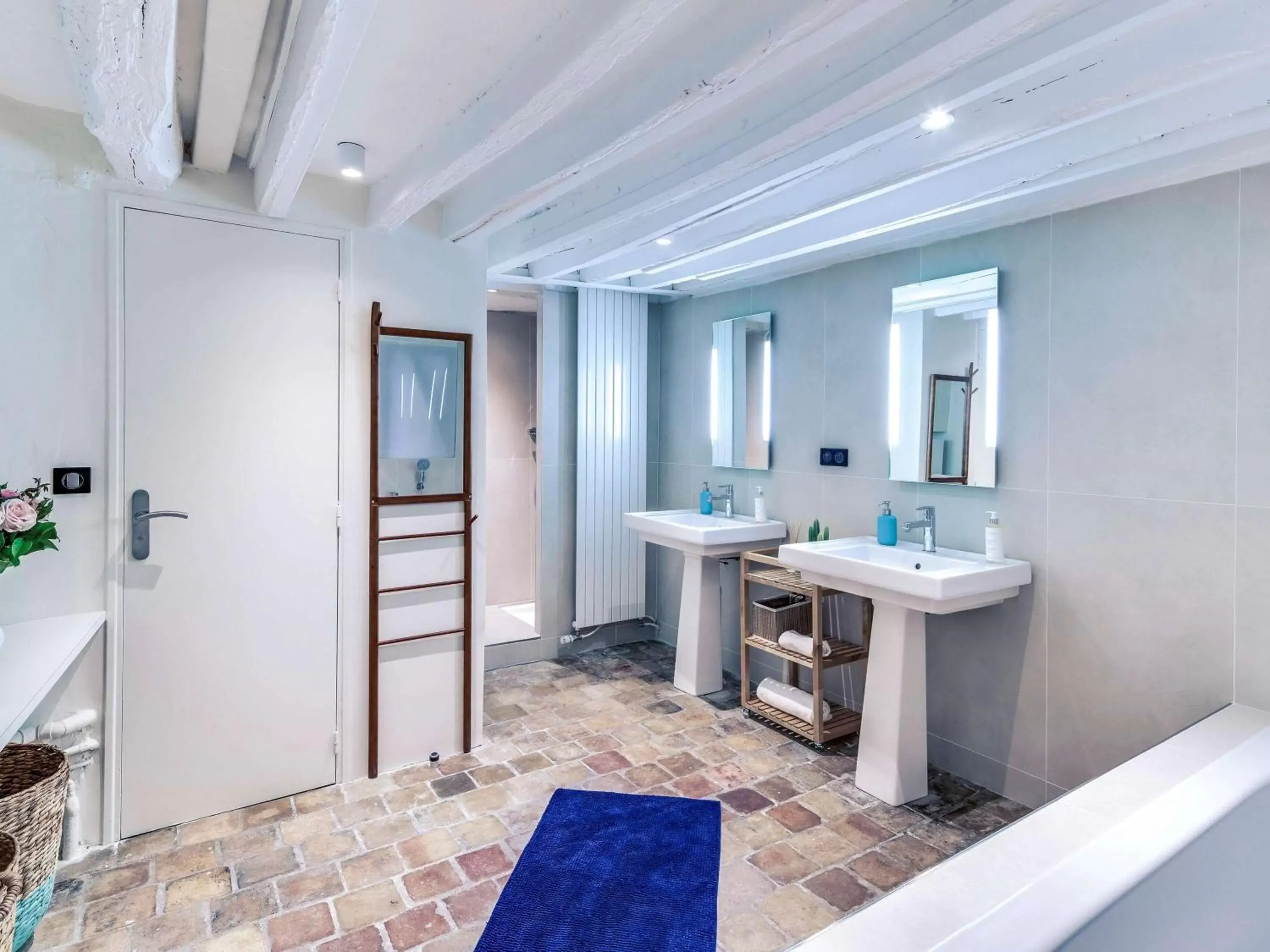 Photo of the whole room, Bathroom in Mercure Paris Opera Grands Boulevards