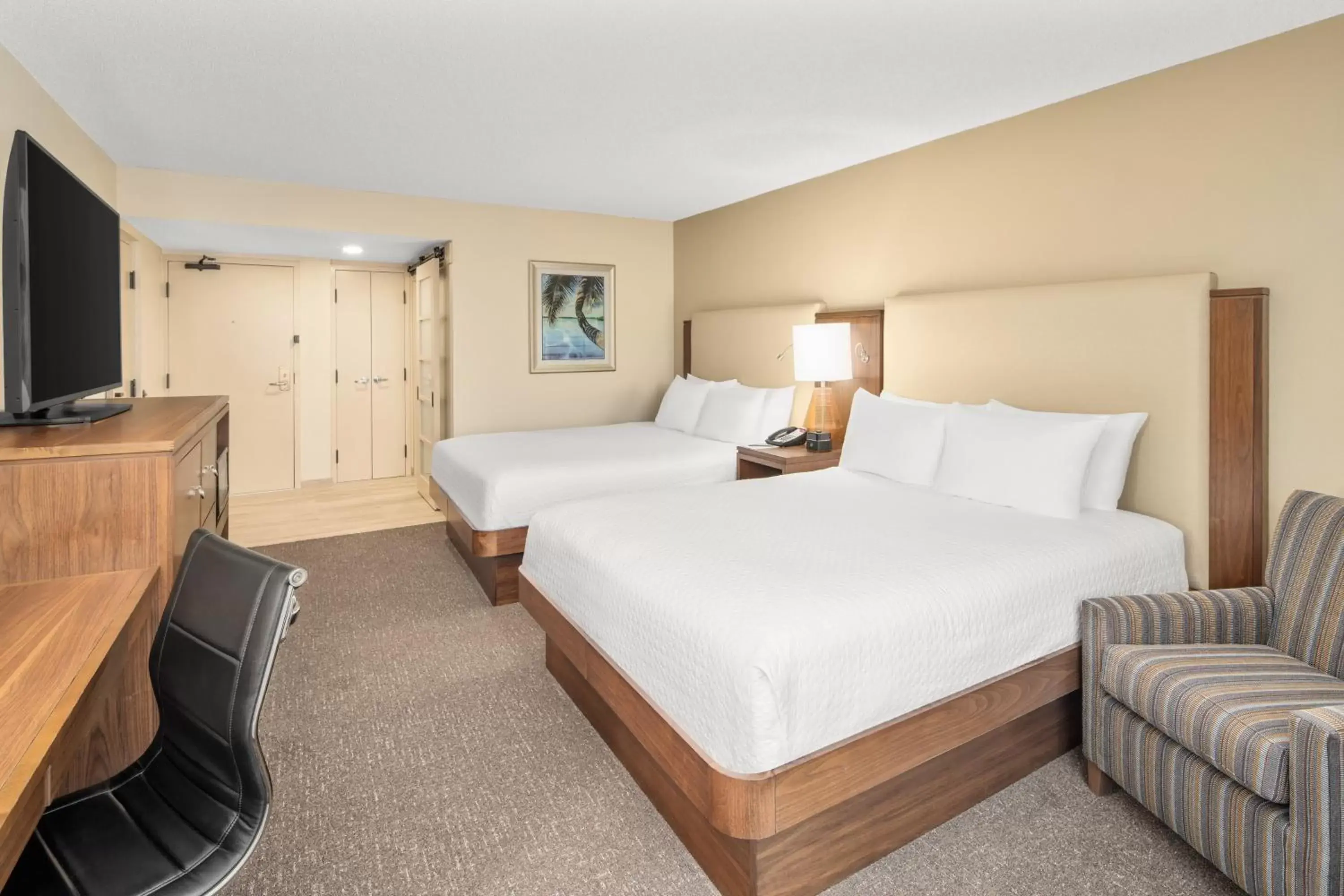 Photo of the whole room, Bed in Crowne Plaza Hotel Fort Myers at Bell Tower Shops, an IHG Hotel