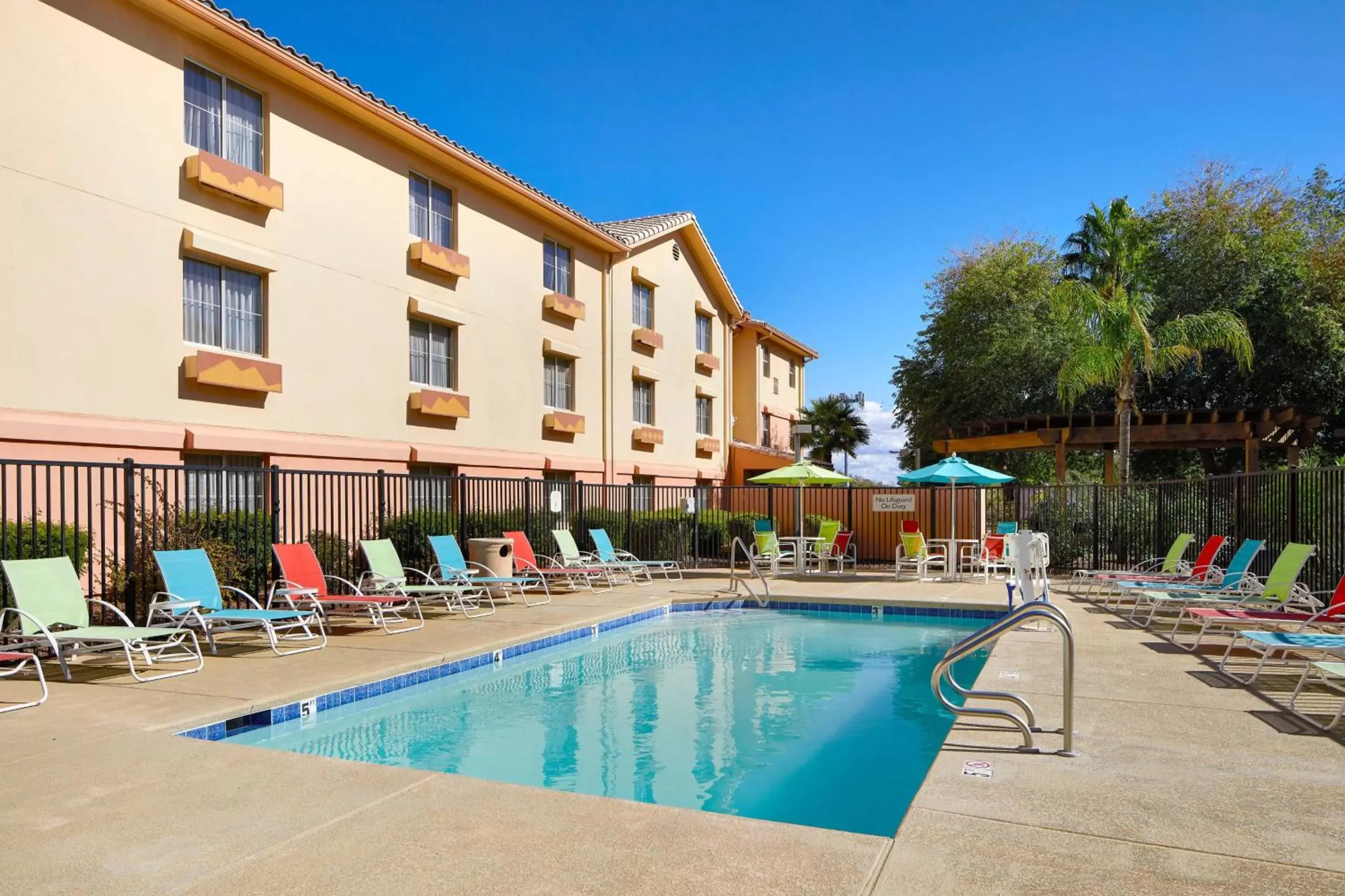 Swimming pool, Property Building in TownePlace Suites Tempe at Arizona Mills Mall