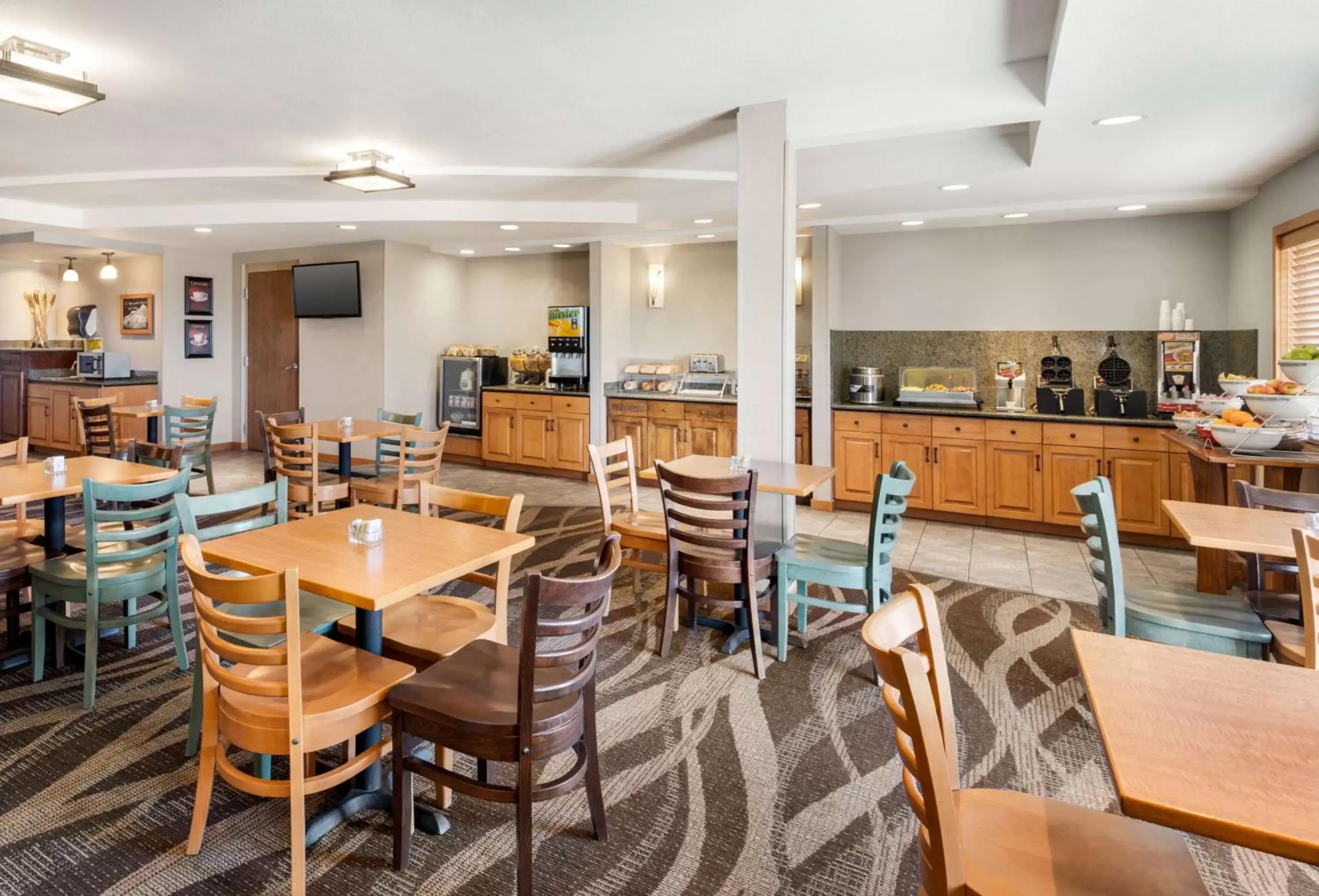 Restaurant/Places to Eat in AmericInn by Wyndham Laramie Near University of Wyoming