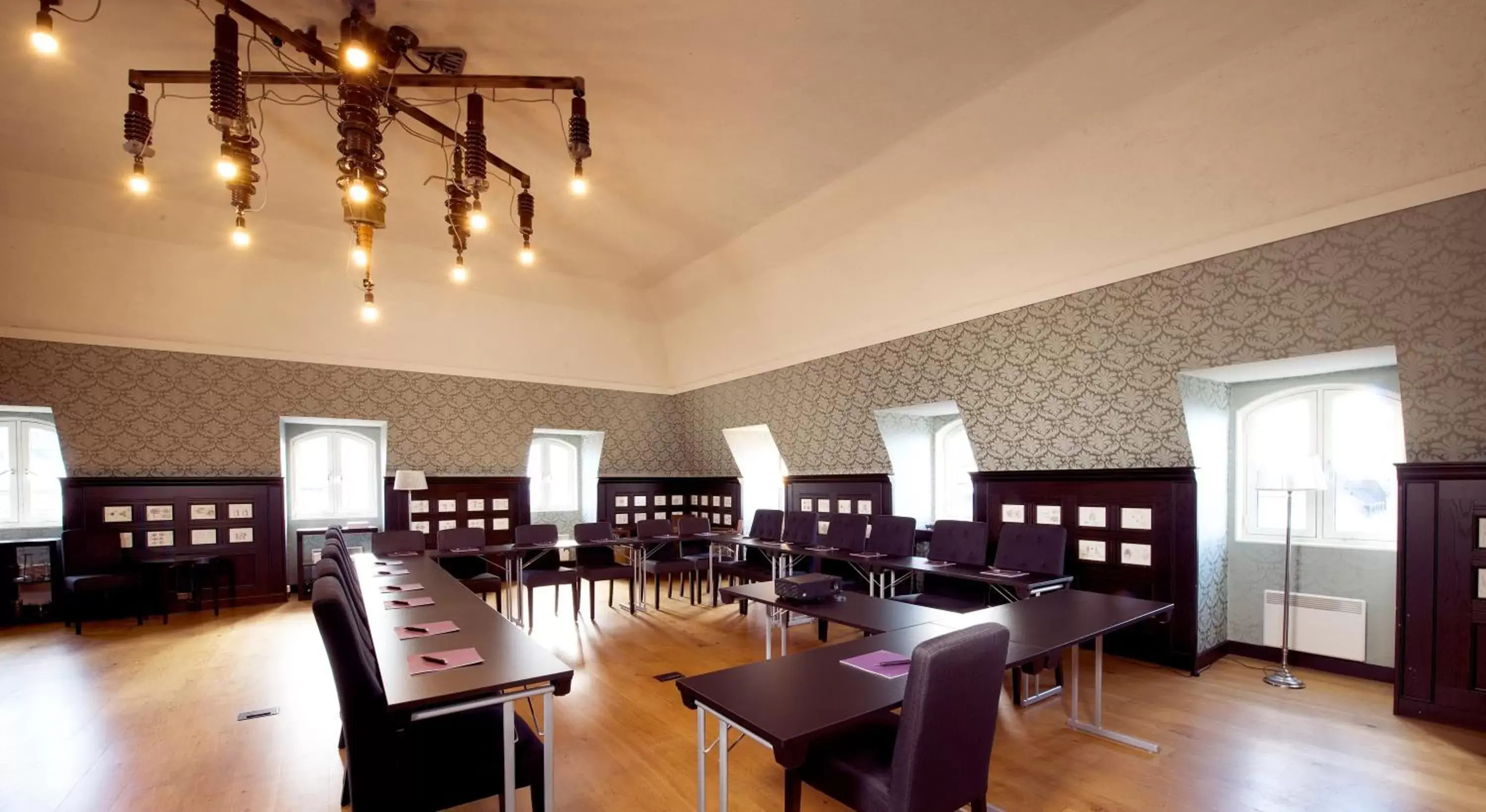 Meeting/conference room, Restaurant/Places to Eat in Clarion Collection Hotel Savoy