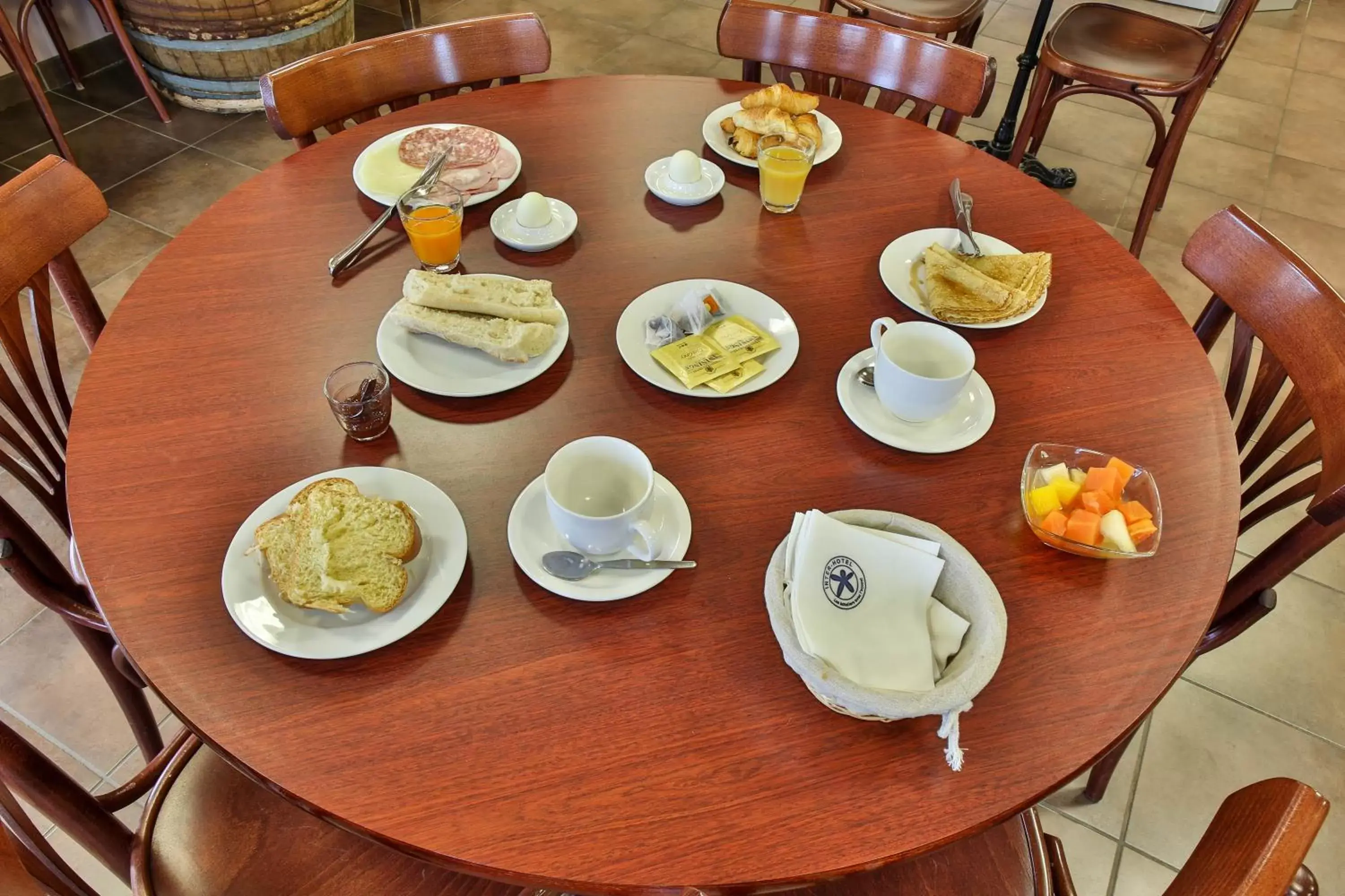 Buffet breakfast in Hôtel Belleville, Villefranche-sur-Saône Nord (Ex Inter-Hotel)